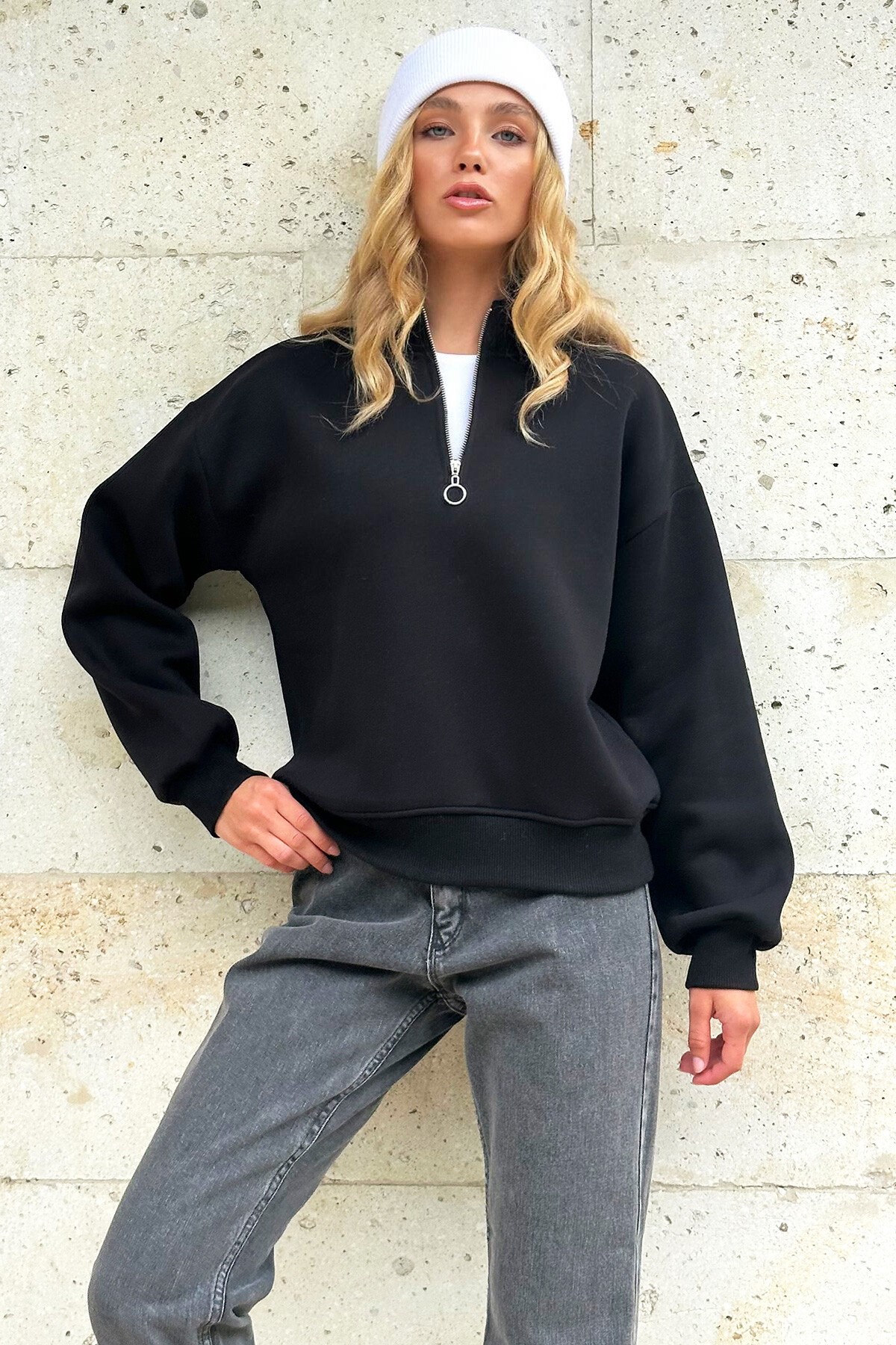 Siyah Dik Yaka Fermuarlı İçi Şardonlu 3 İplik Crop Sweatshirt