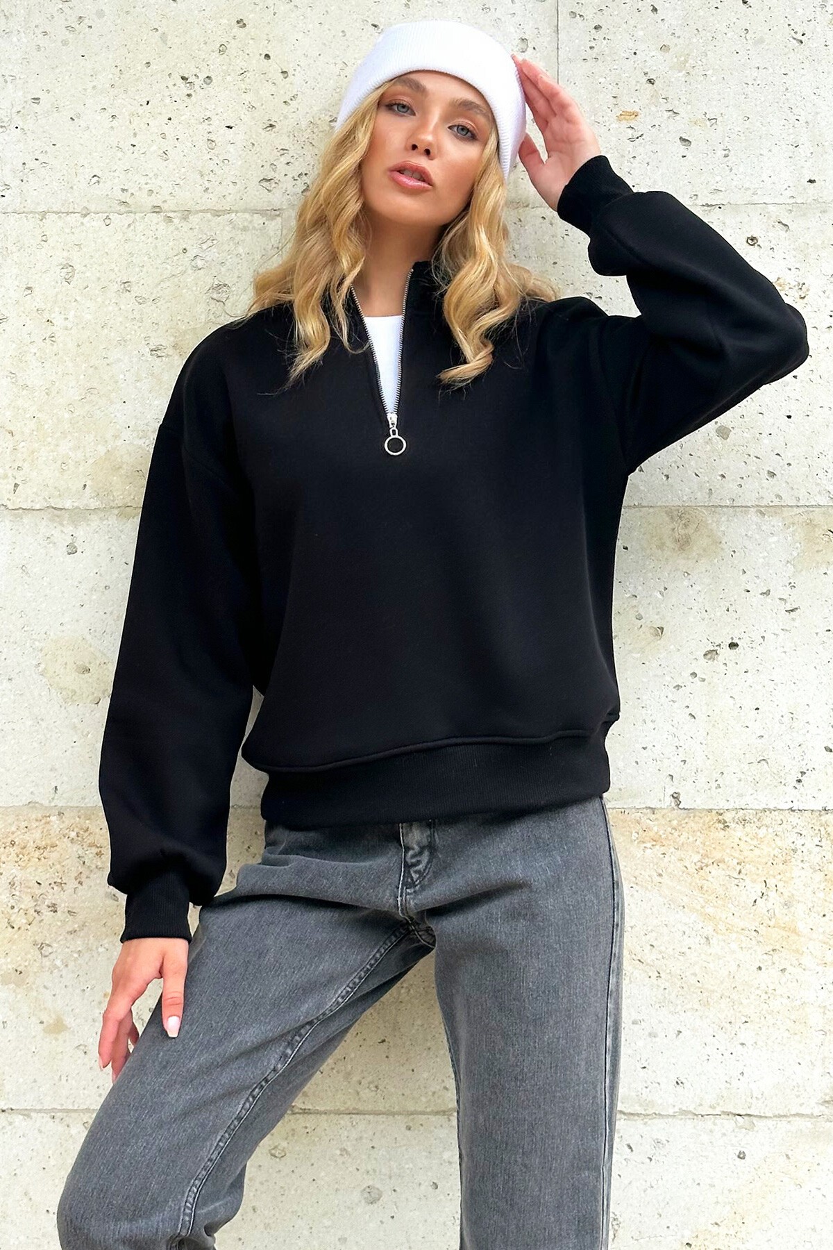 Siyah Dik Yaka Fermuarlı İçi Şardonlu 3 İplik Crop Sweatshirt