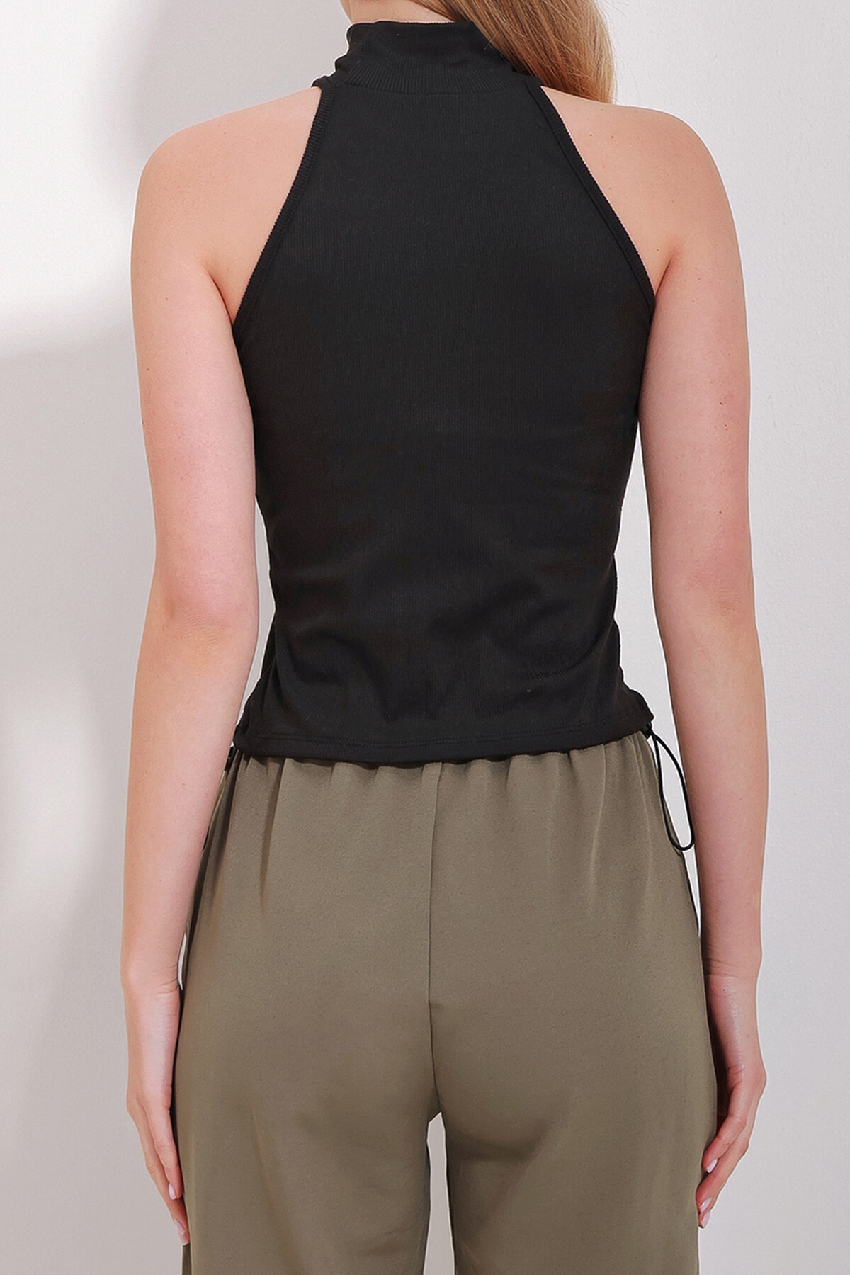 Siyah Dik Yaka Halter Kollu Kaşkorse Bluz