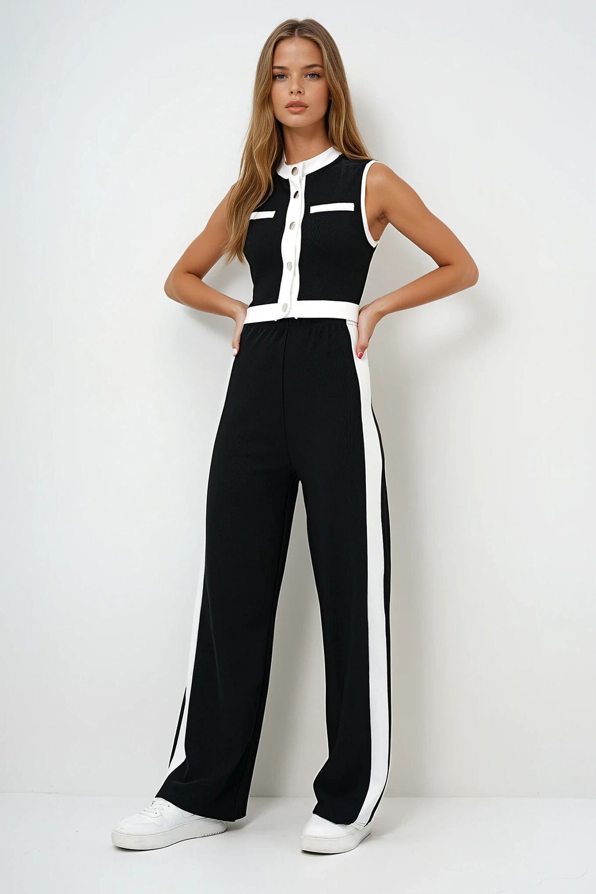 Siyah Dik Yaka Metal Düğmeli Renk Bloklu Crop Bluz Ve Palazzo Pantolon Takım