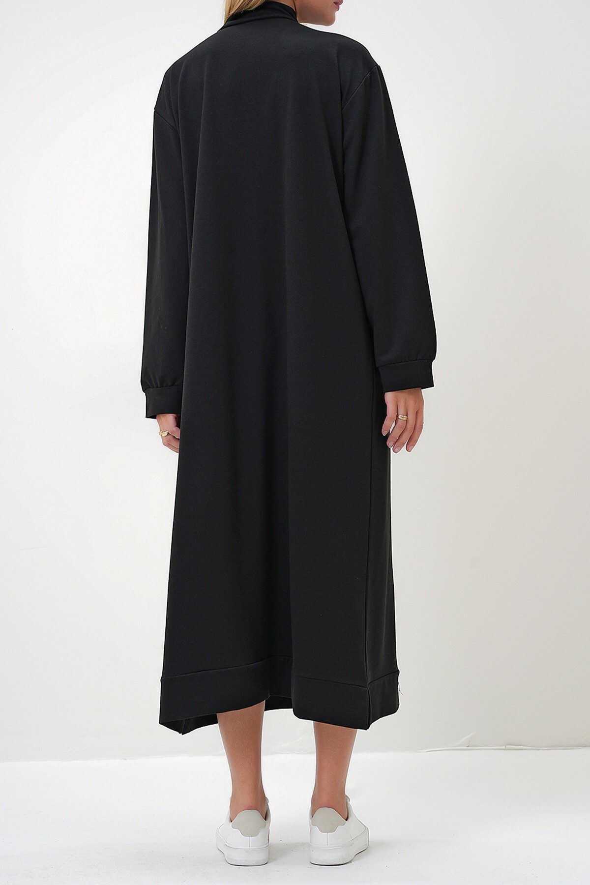 Siyah Dik Yaka Önü Fermuarlı Eteği Bantlı İki İplik  Maxi Boy Elbise