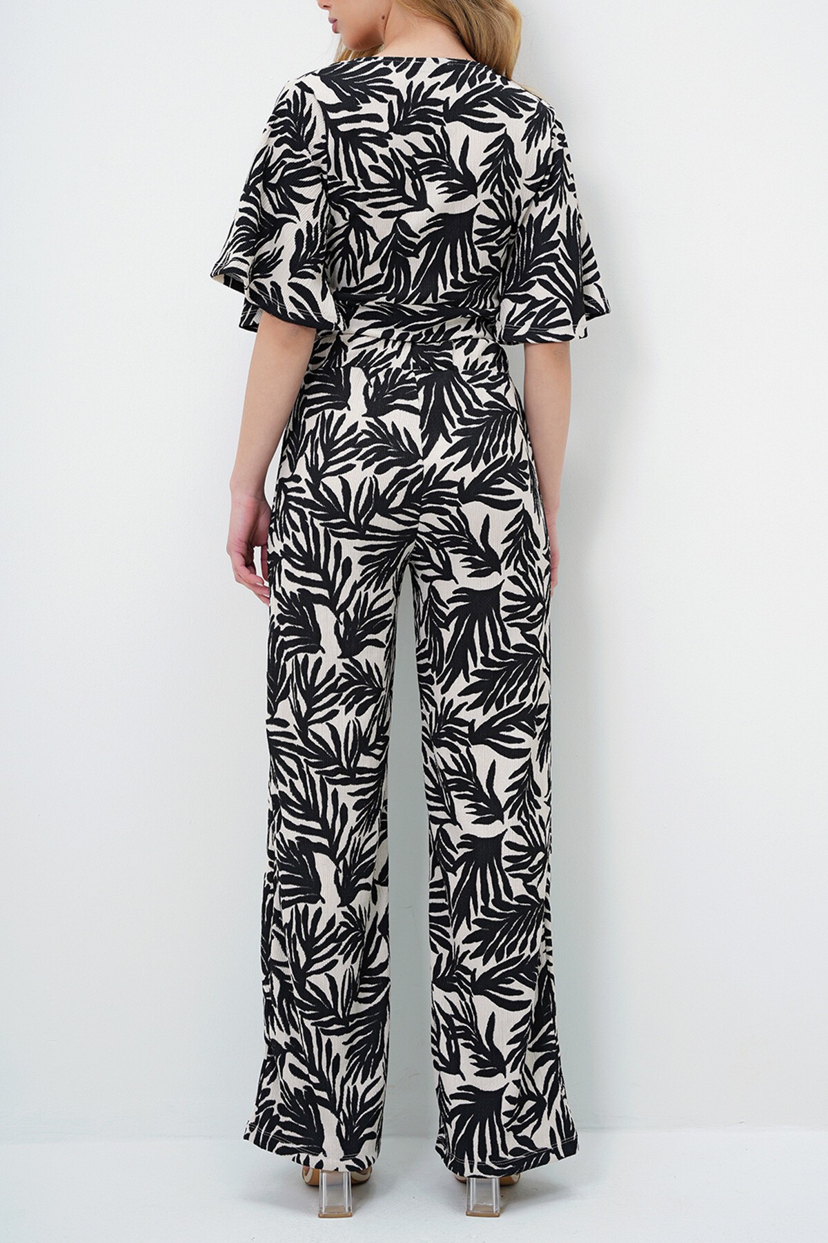 Siyah Ekru Kruvaze Yaka Bağlama Detaylı Bürümcük Crop Bluz Ve Pantolon Takım