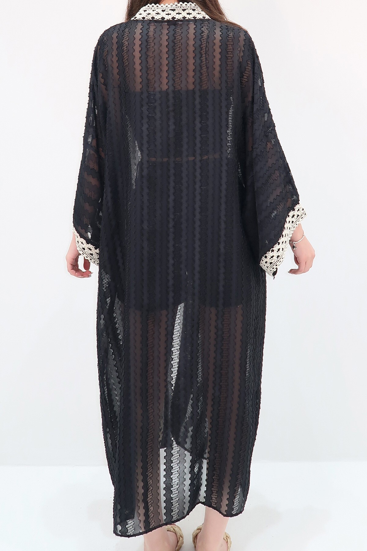 Siyah Etnik Bordürlü Kendinden Ajurlu Kimono Ceket