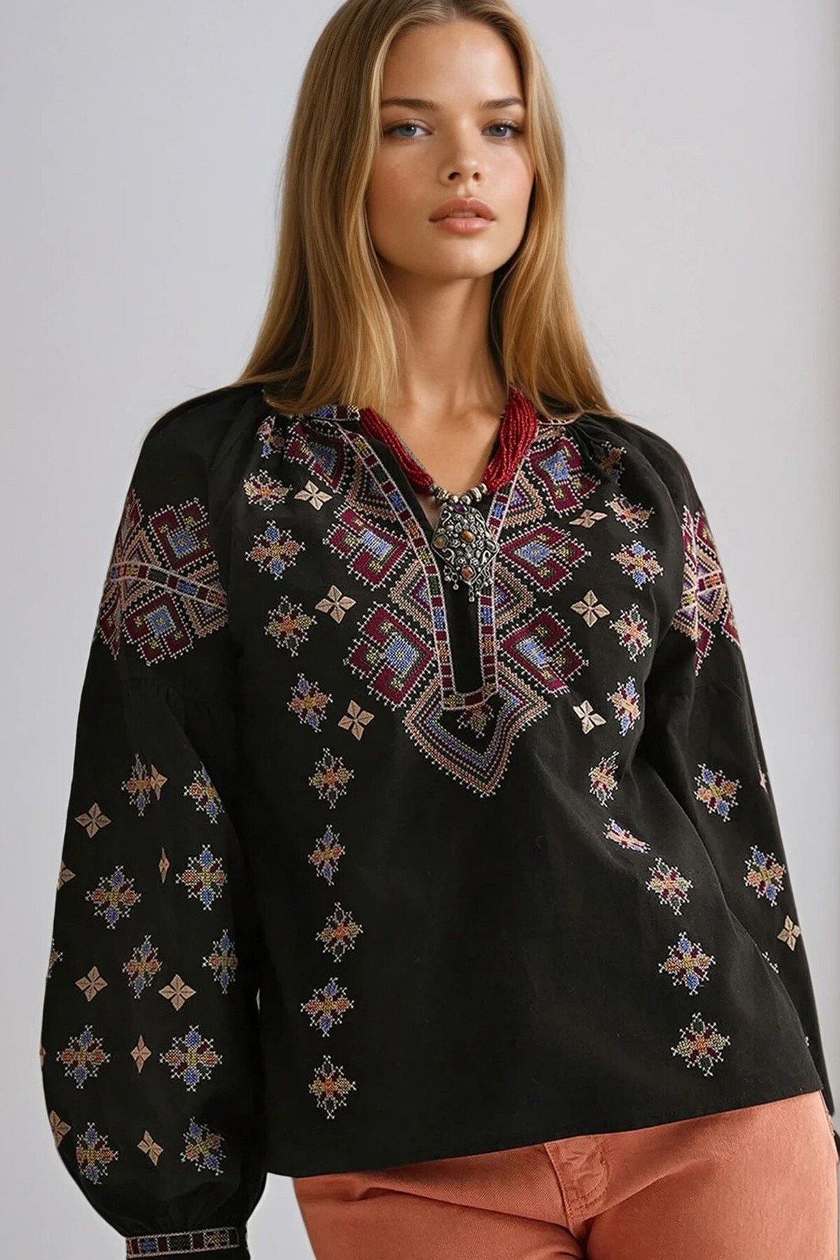Siyah Etnik Desenli Balon Kol V Yaka Siyah Bluz