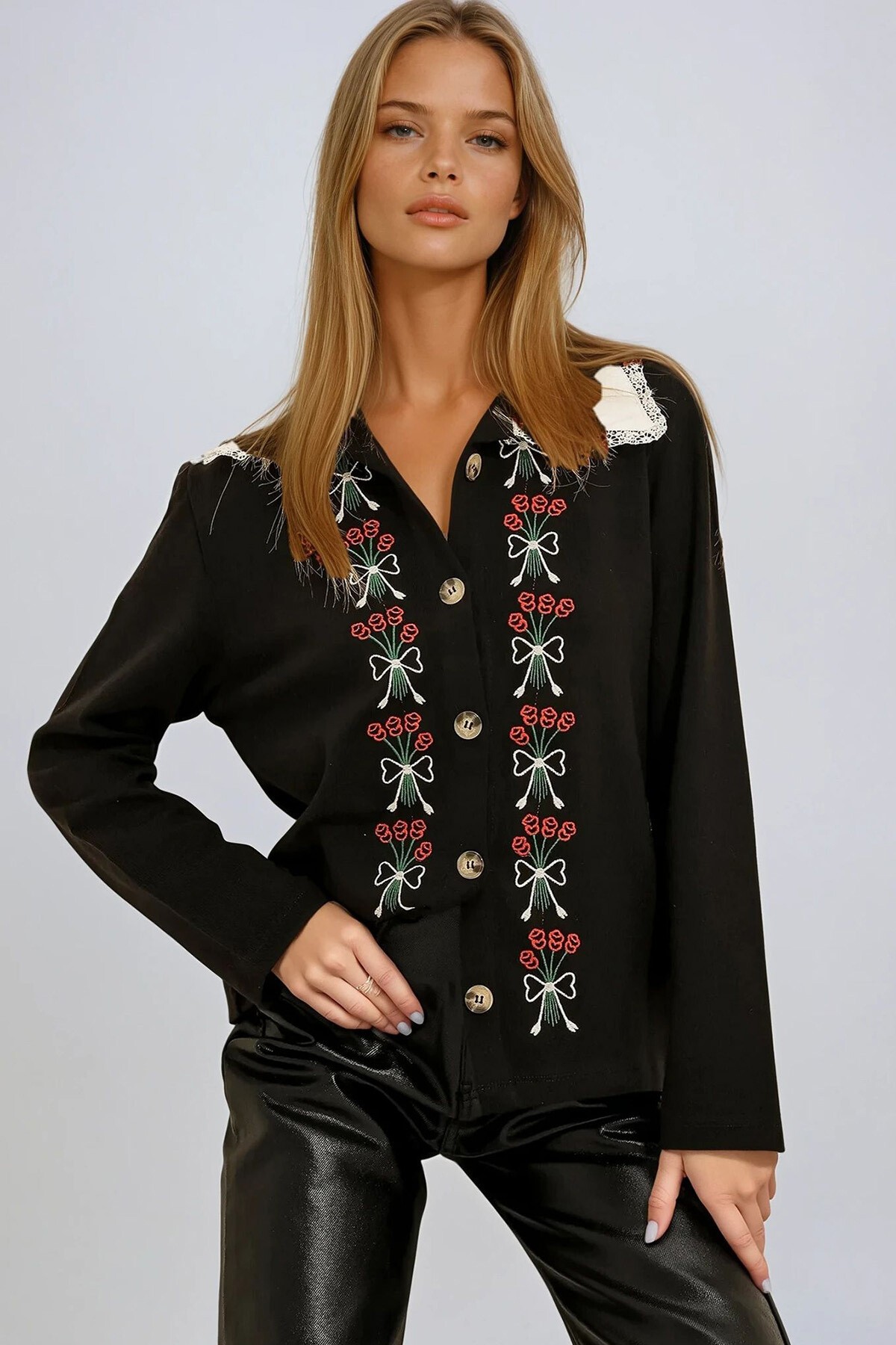 Siyah Fisto Gömlek Yaka Nakışlı Triko Hırka