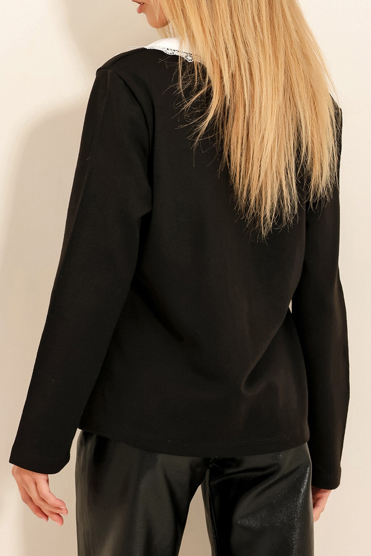 Siyah Fisto Gömlek Yaka Nakışlı Triko Hırka