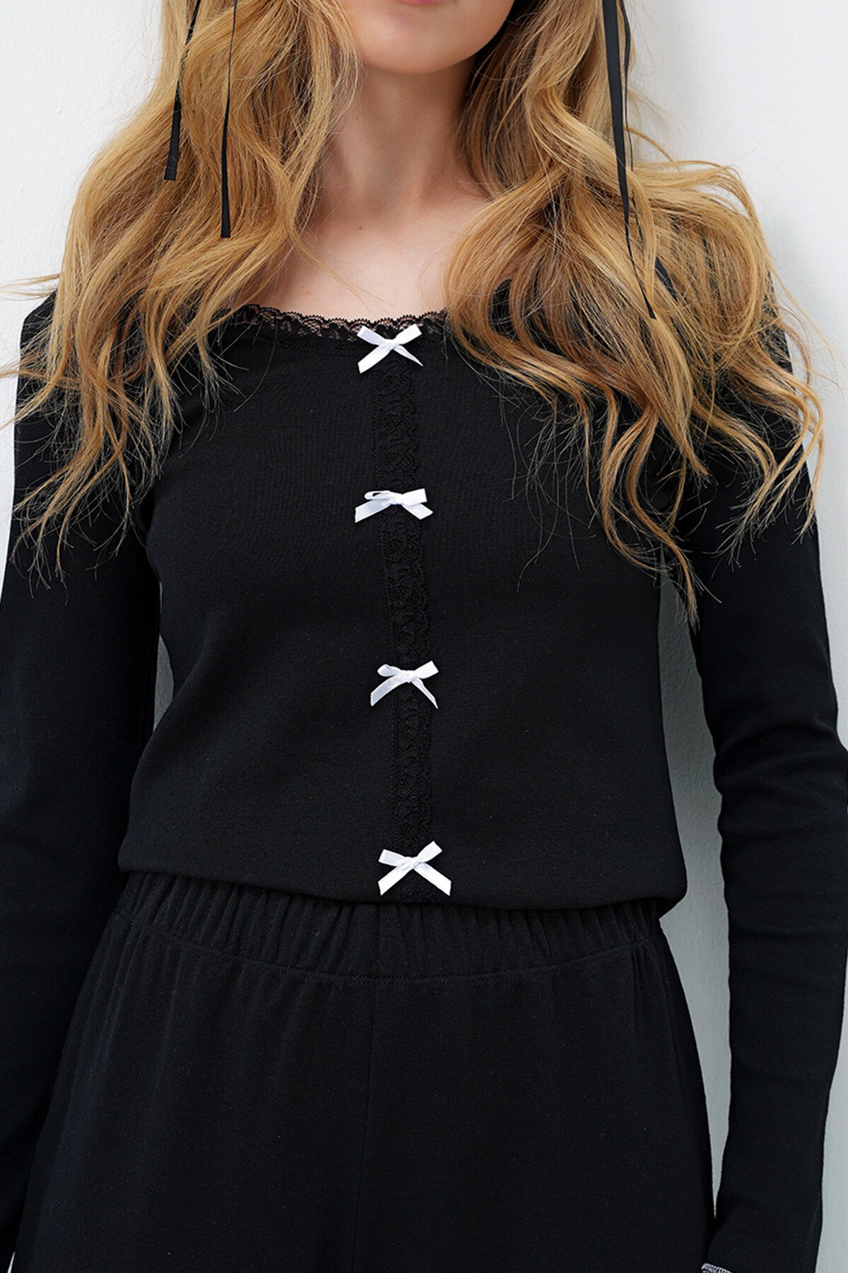 Siyah Geniş Yaka Fisto Detaylı Fiyonk İşlemeli Bluz Ve Palazzo Pantolon Pijama Takım