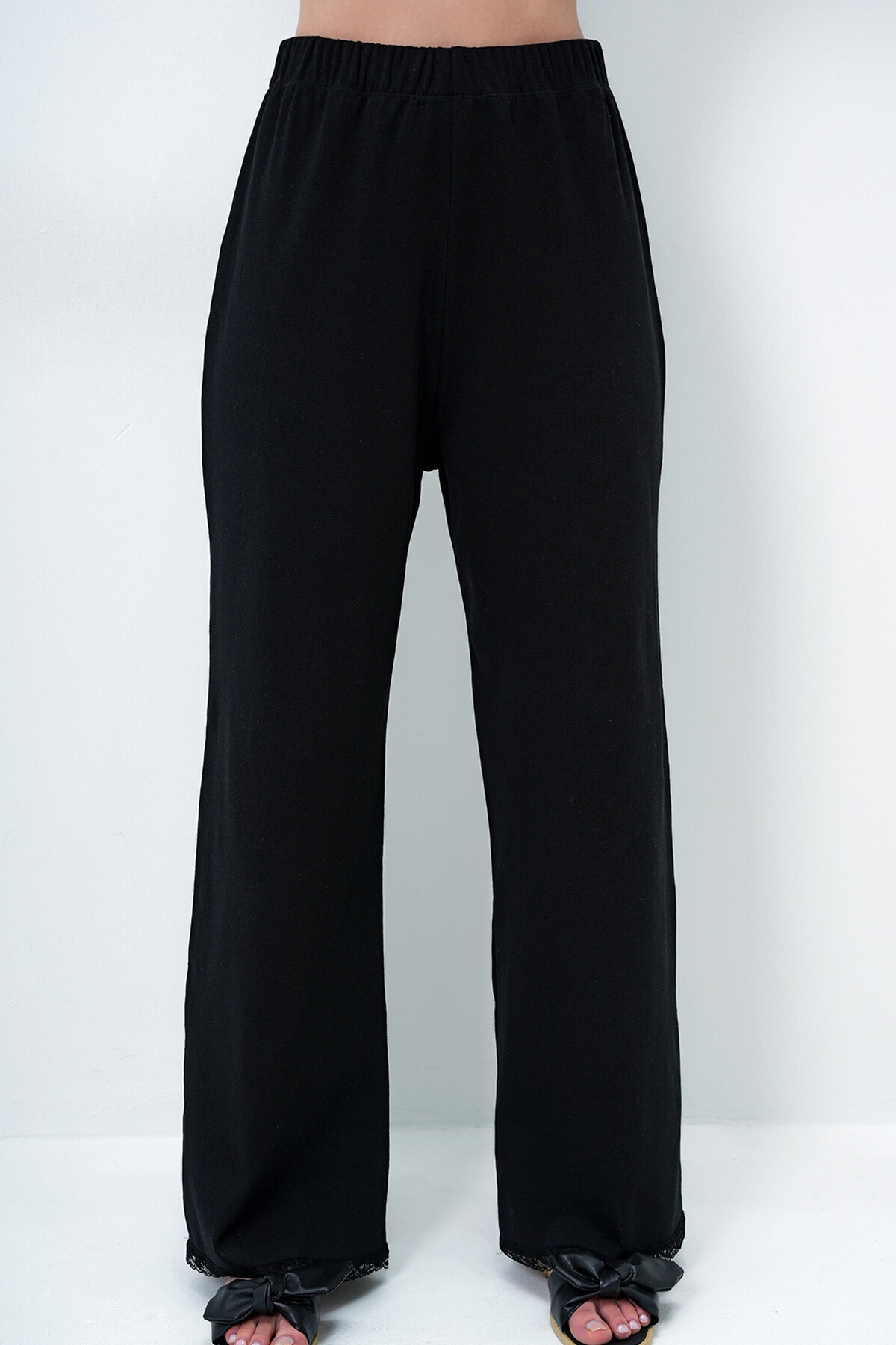 Siyah Geniş Yaka Fisto Detaylı Fiyonk İşlemeli Bluz Ve Palazzo Pantolon Pijama Takım