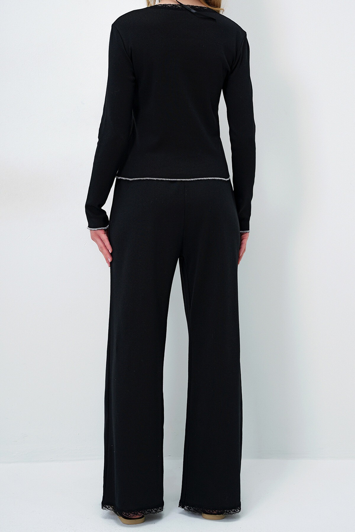 Siyah Geniş Yaka Fisto Detaylı Fiyonk İşlemeli Bluz Ve Palazzo Pantolon Pijama Takım