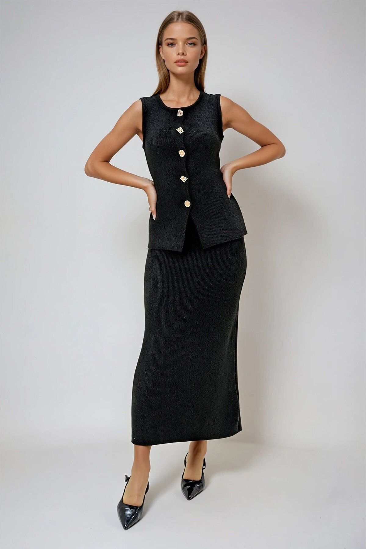 Siyah Gold Düğme Detaylı Uzun Triko Yelek Ve Etek Takım