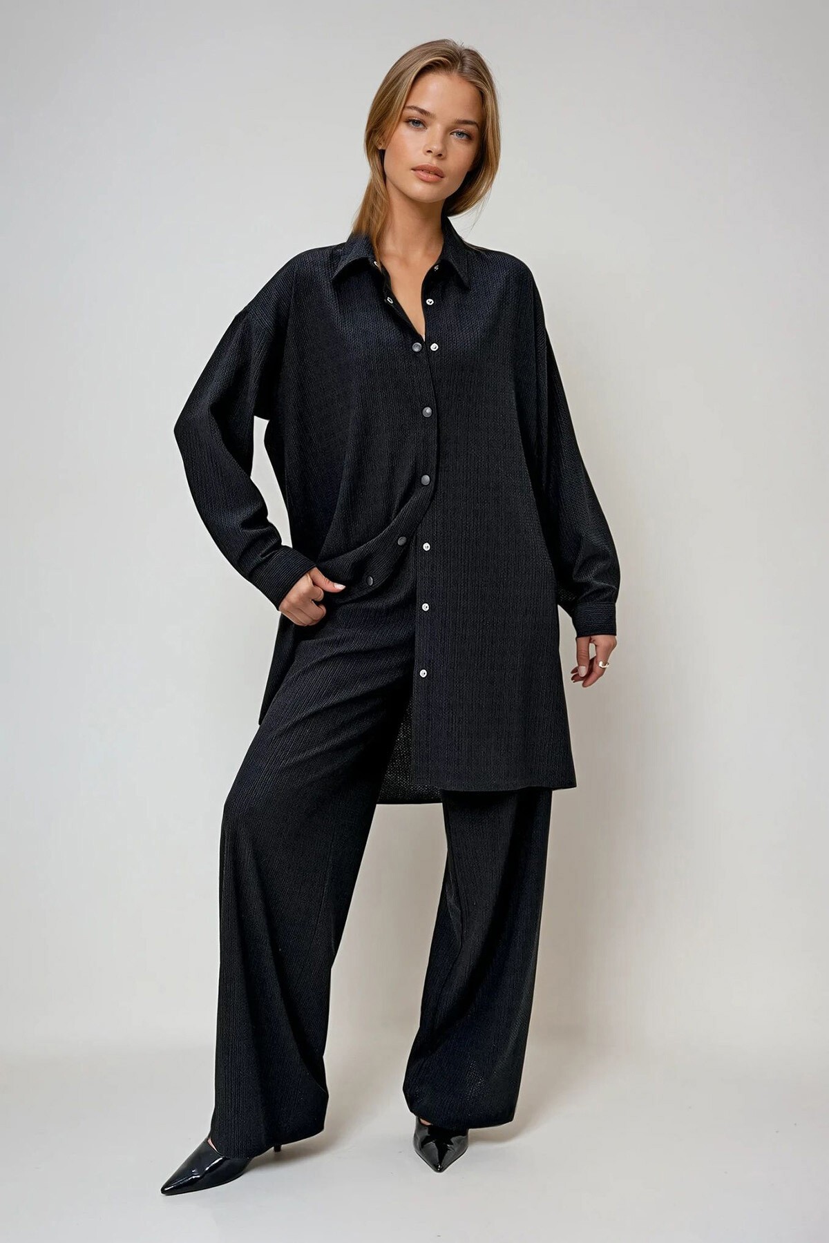 Siyah Gömlek Yaka Önü Düğmeli Bürümcük Gömlek Ve Pantolon Takım