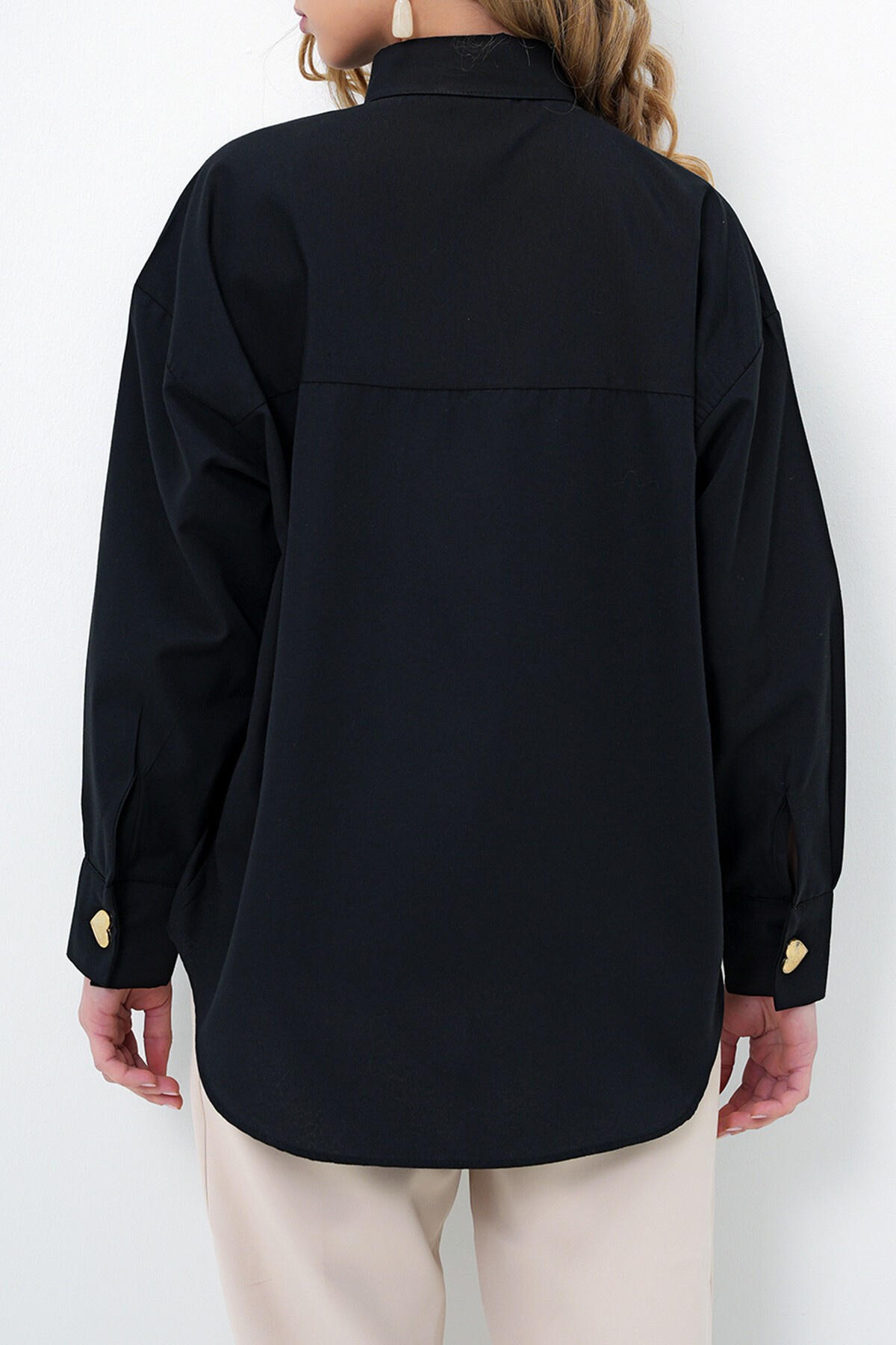 Siyah Kalp Düğmeli Oversize Poplin Gömlek