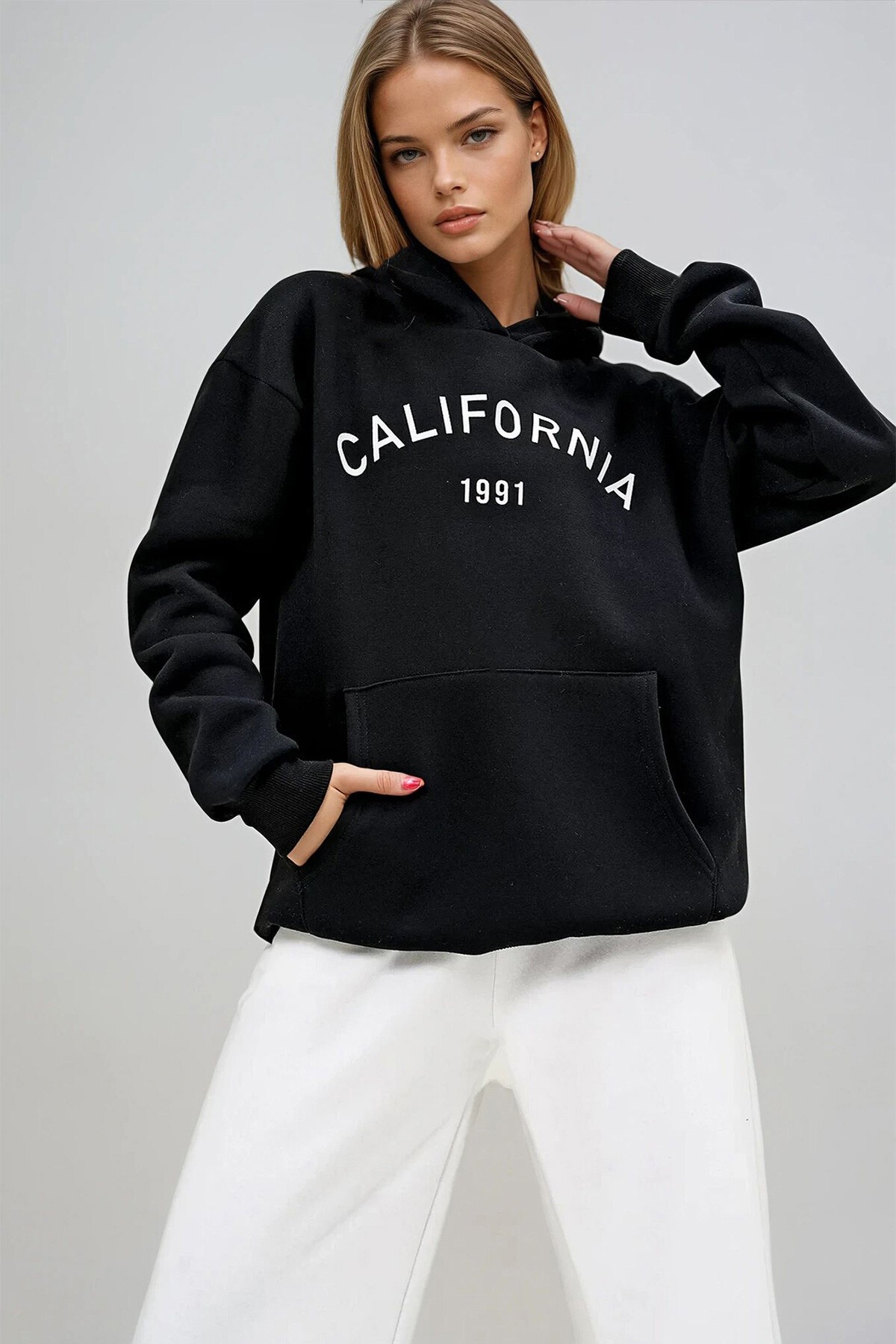 Siyah Kapüşonlu Kangru Cepli Önü Yazı Baskılı Üç İplik Şardonlu Sweatshırt