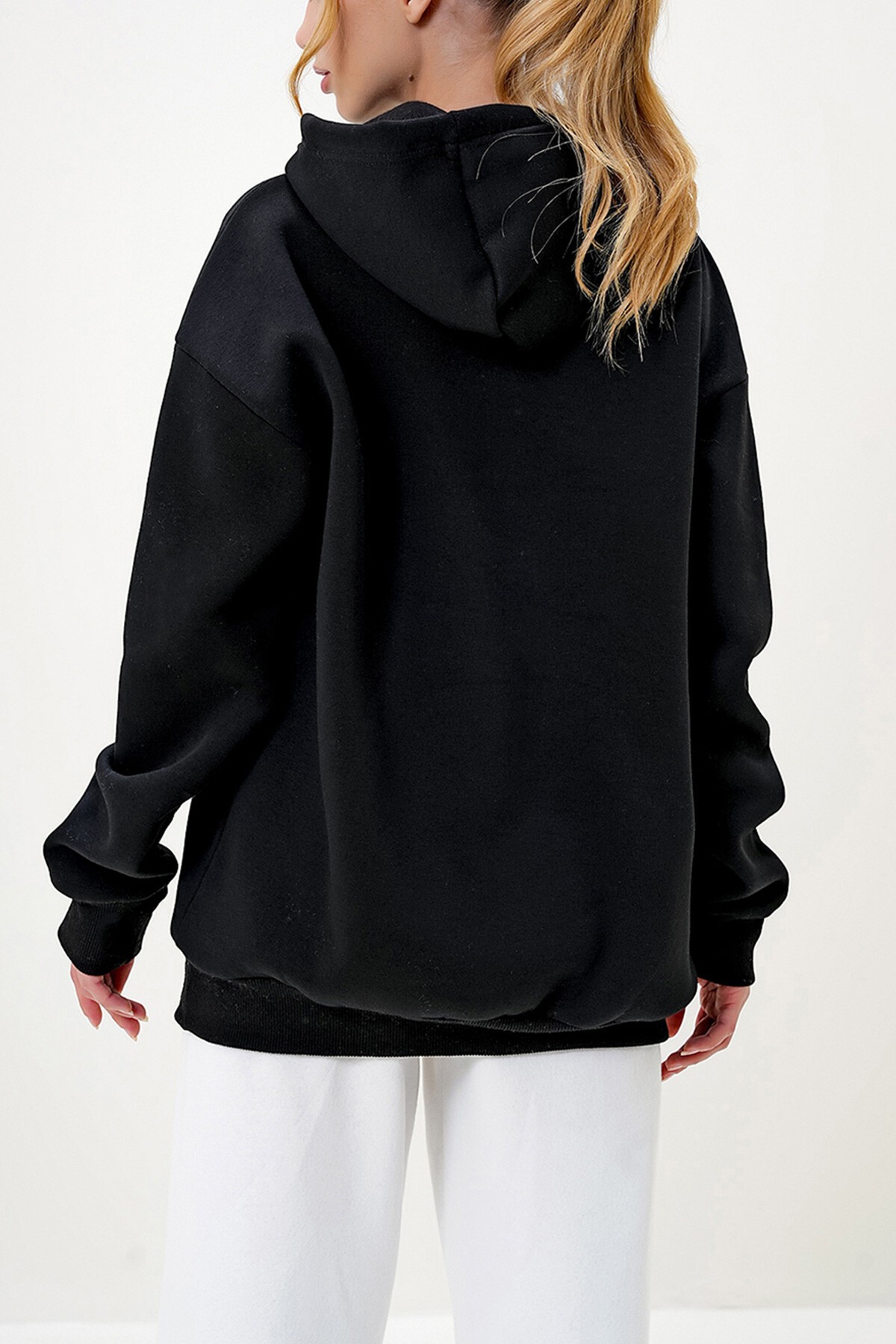 Siyah Kapüşonlu Kangru Cepli Önü Yazı Baskılı Üç İplik Şardonlu Sweatshırt