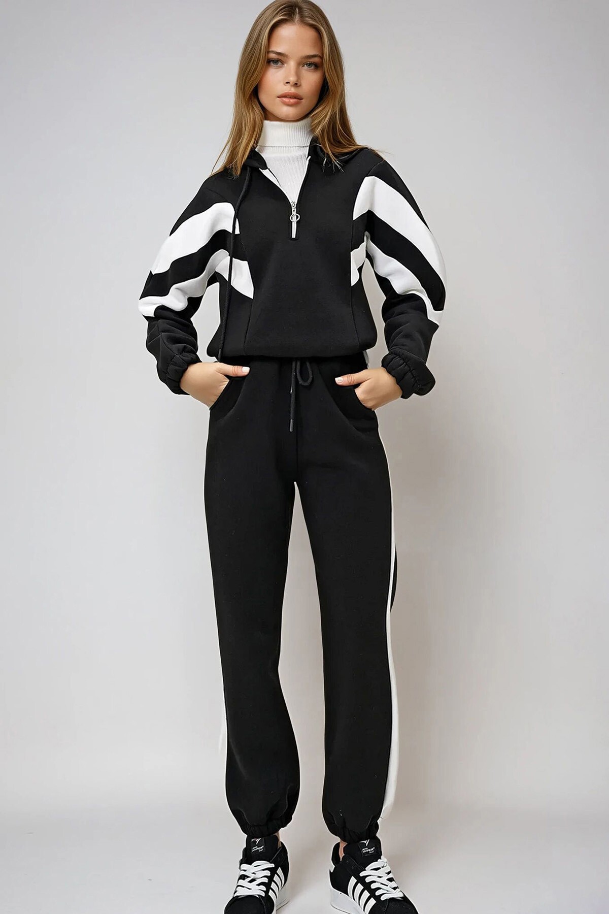 Siyah Kapüşonlu Renk Bloklu Yarım Fermuarlı İçi Şardonlu Sweatshırt Ve  Eşofman Takımı