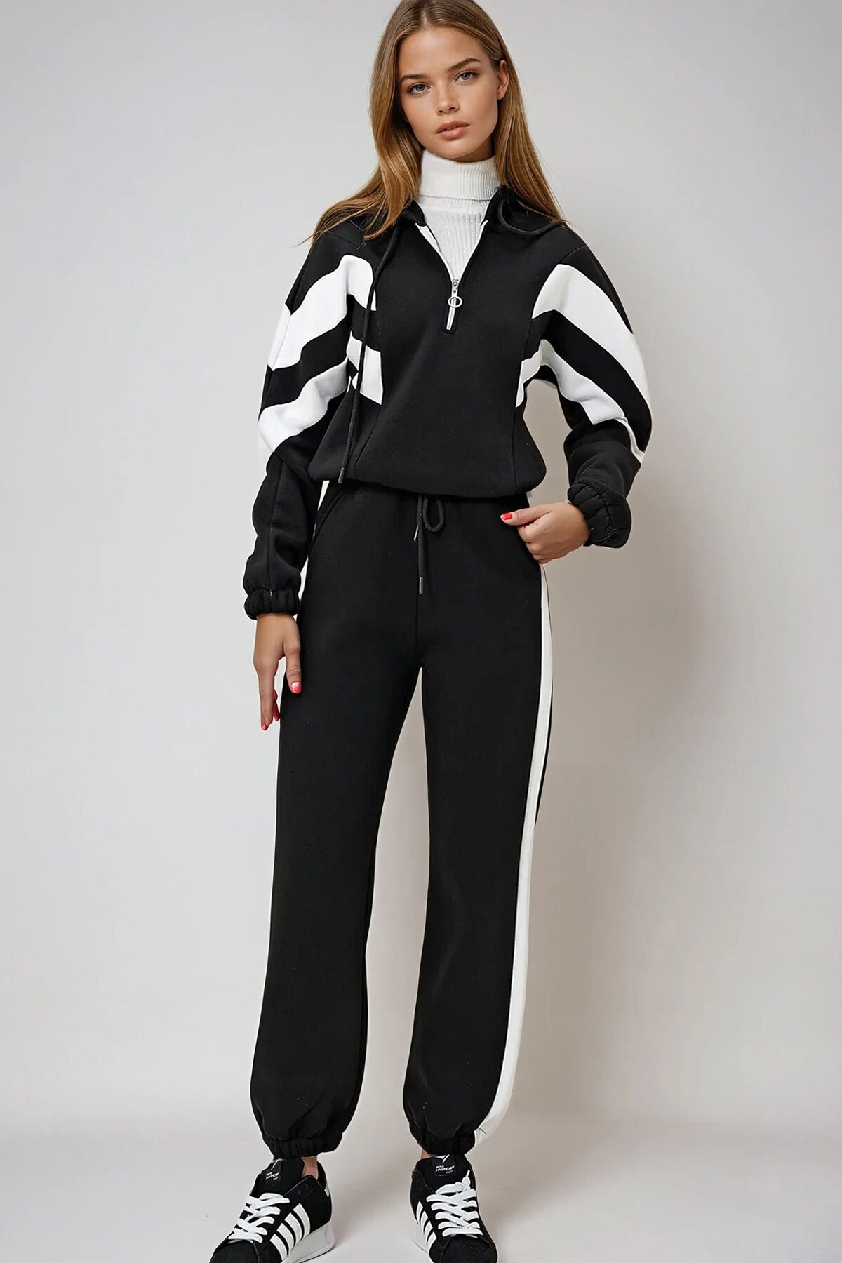 Siyah Kapüşonlu Renk Bloklu Yarım Fermuarlı İçi Şardonlu Sweatshırt Ve  Eşofman Takımı