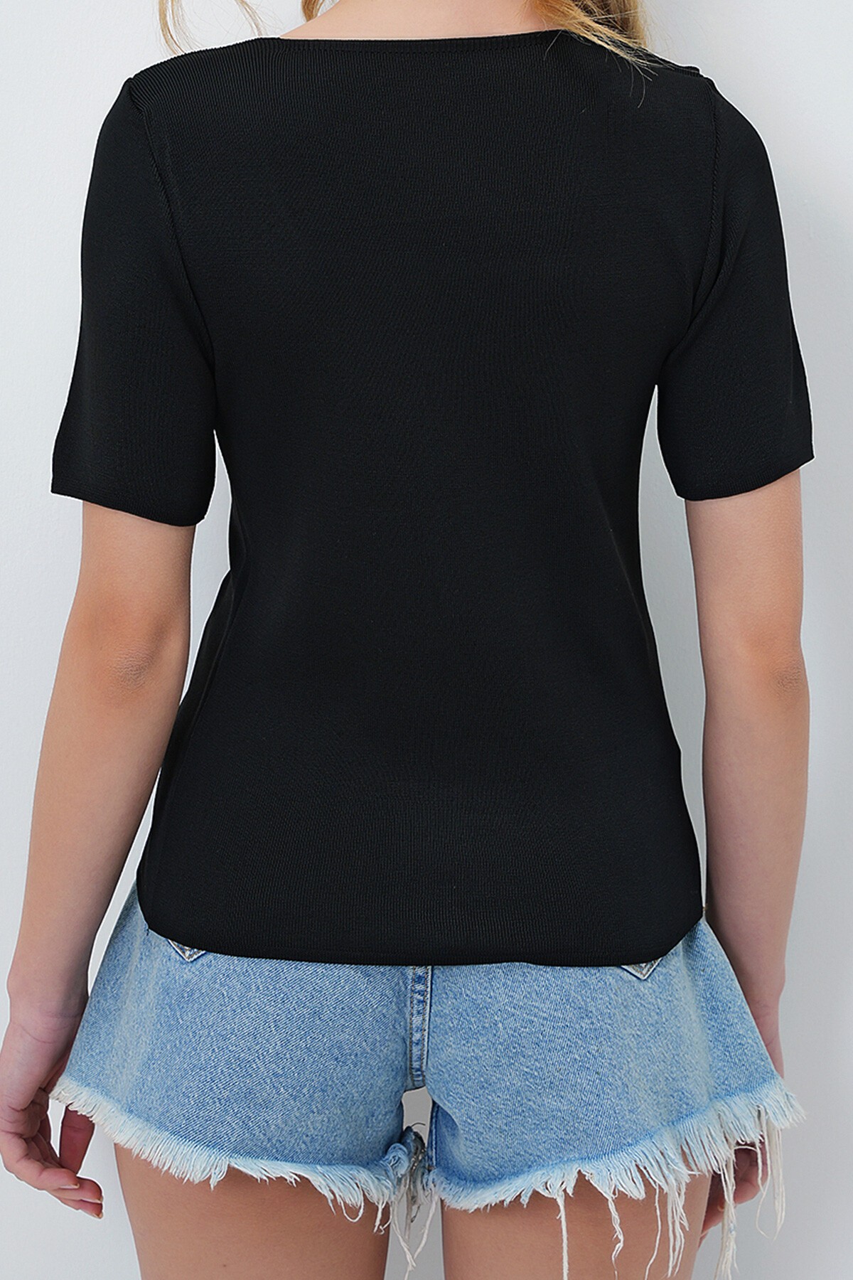 Siyah Kare Yaka Kısa Kollu Mevsimlik Triko Bluz