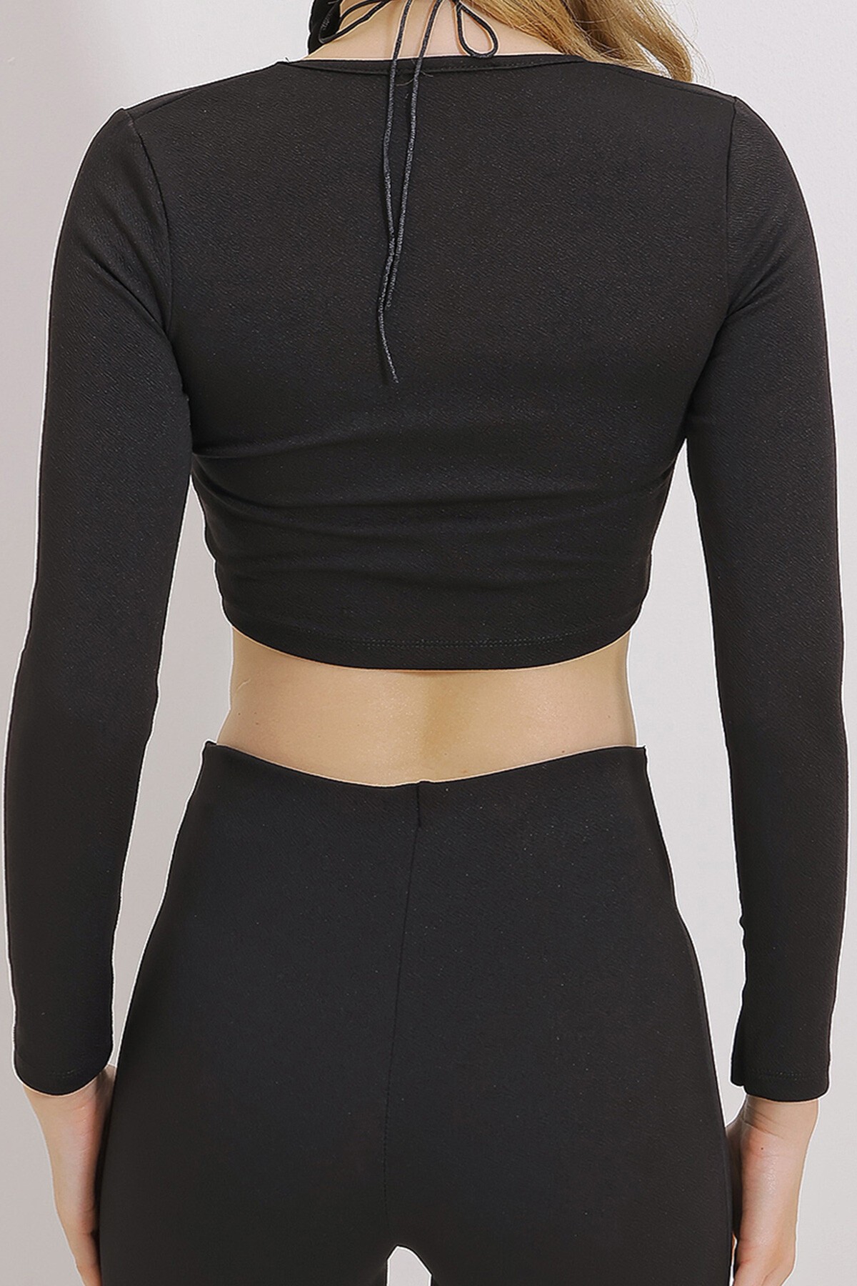 Siyah Kare Yaka Önü Dikişli Crop Bluz