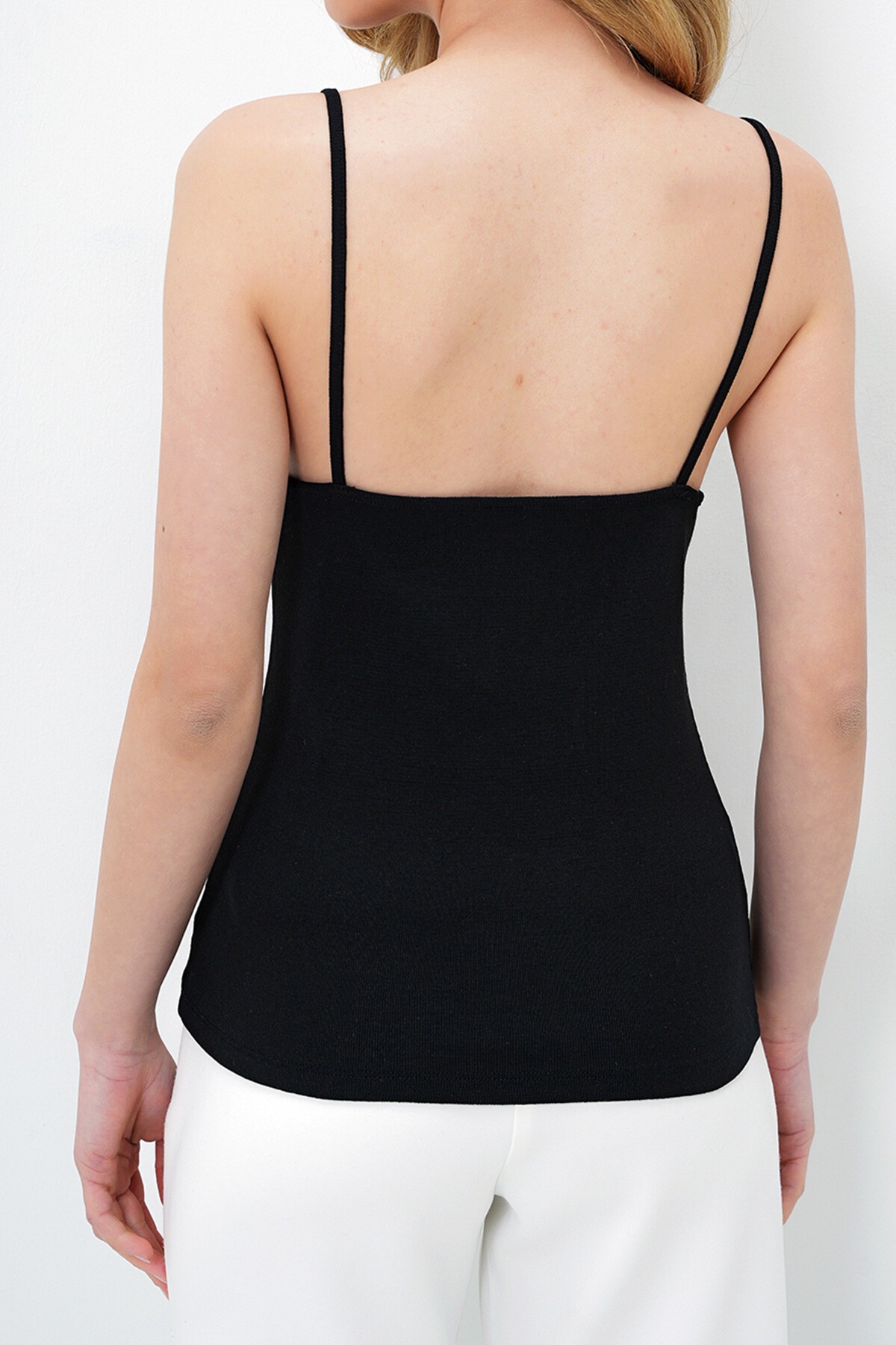 Siyah Kare Yaka Trok Taş Çakımlı İp Askılı Bluz