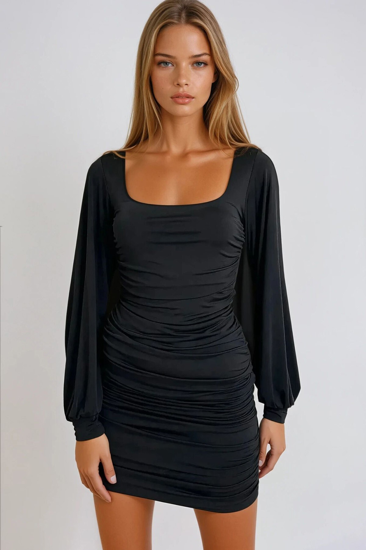 Siyah Kare Yaka Uzun Kol Yanları Büzgülü Mini Elbise