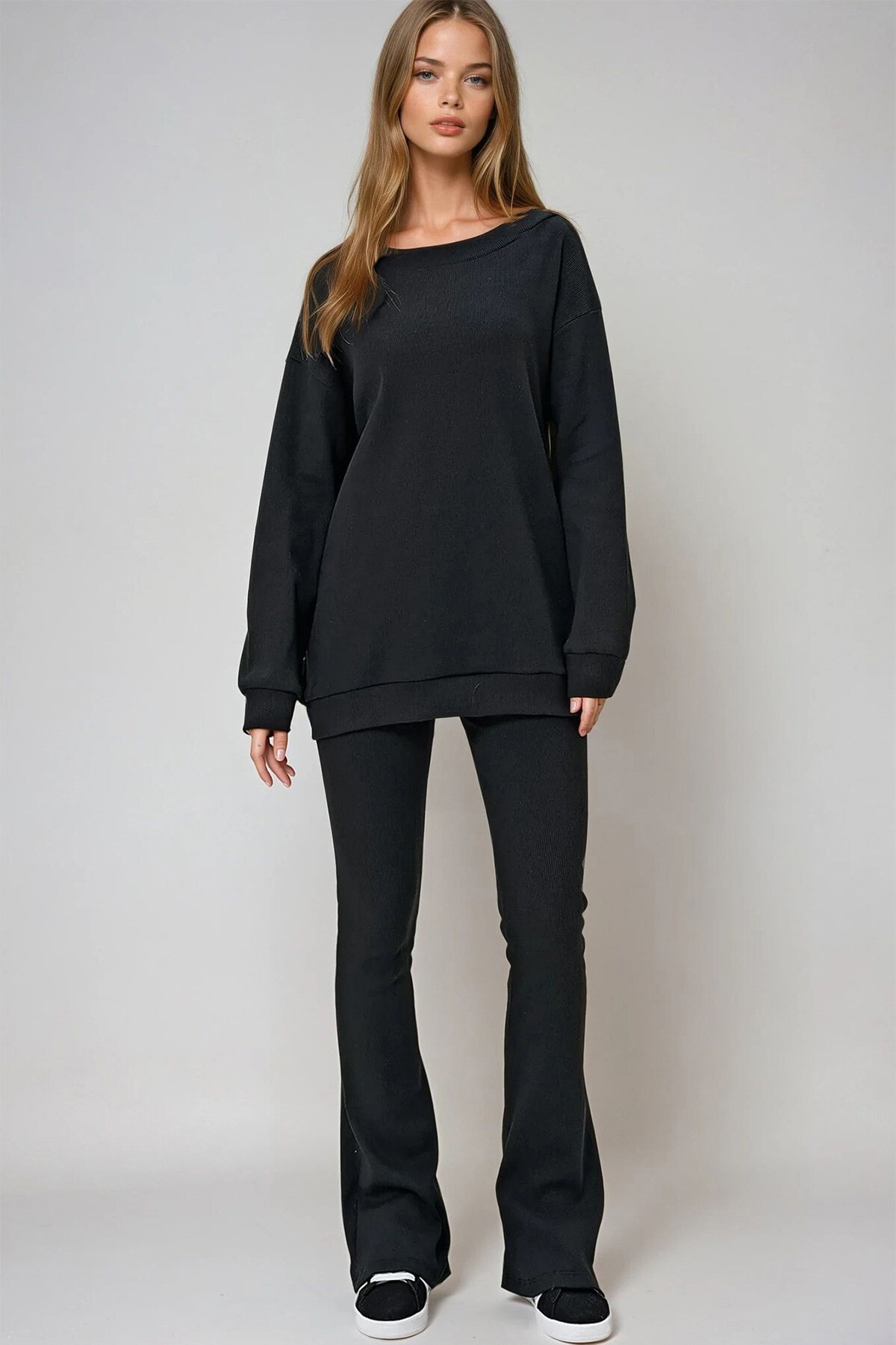 Siyah Kayık Yaka Kaşkorse Oversize Bluz Ve İspanyol Paça Pantolon Takım