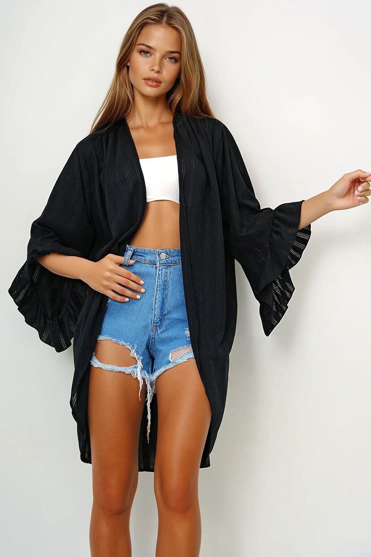 Siyah Kolları Fırfırlı Delik Ajurlu Kimono Ceket