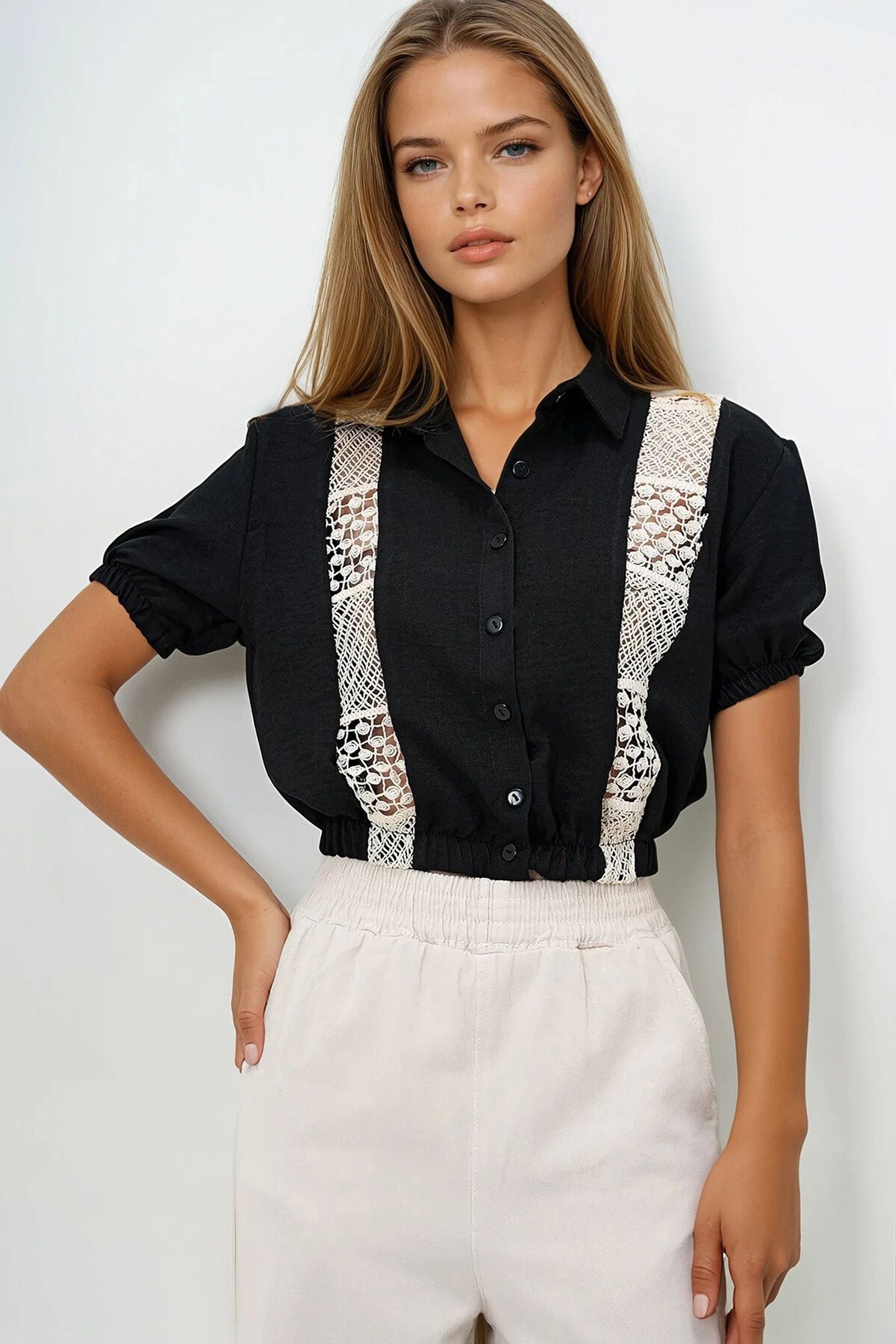 Siyah Kolları Ve Beli Lastikli Şerit Dantel Detaylı Aerobin Crop Gömlek