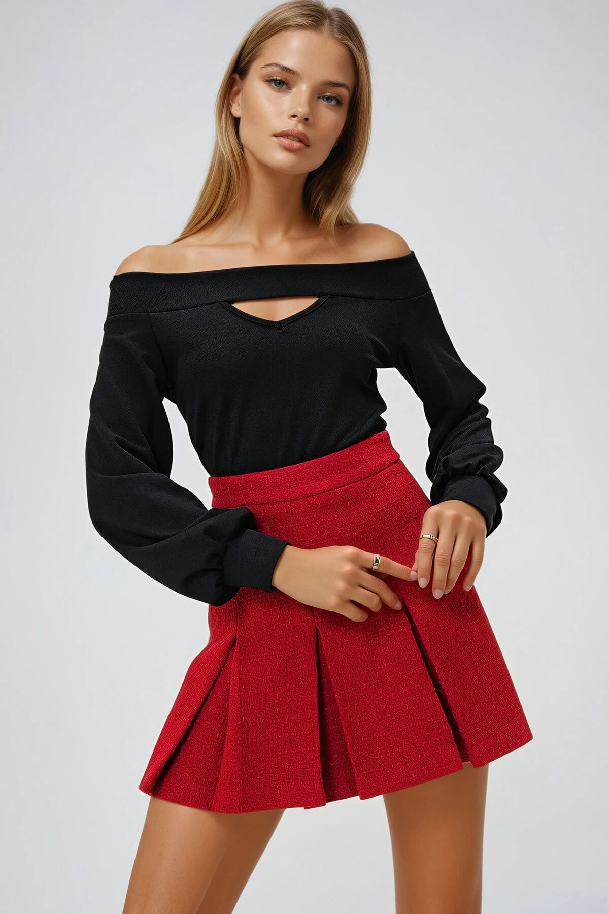 Siyah Madonna Yaka Cut Out Detaylı Örme Bluz