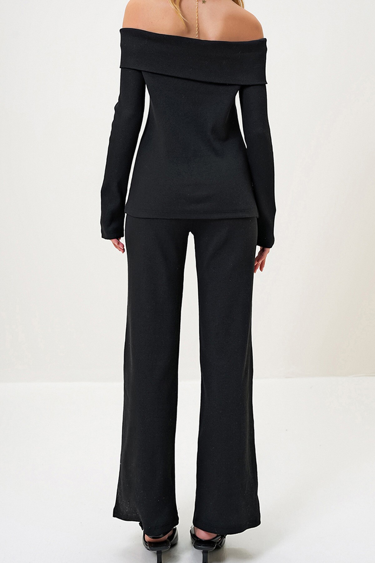 Siyah Madonna Yaka Kaşkorse Bluz Ve Pantolon Takım