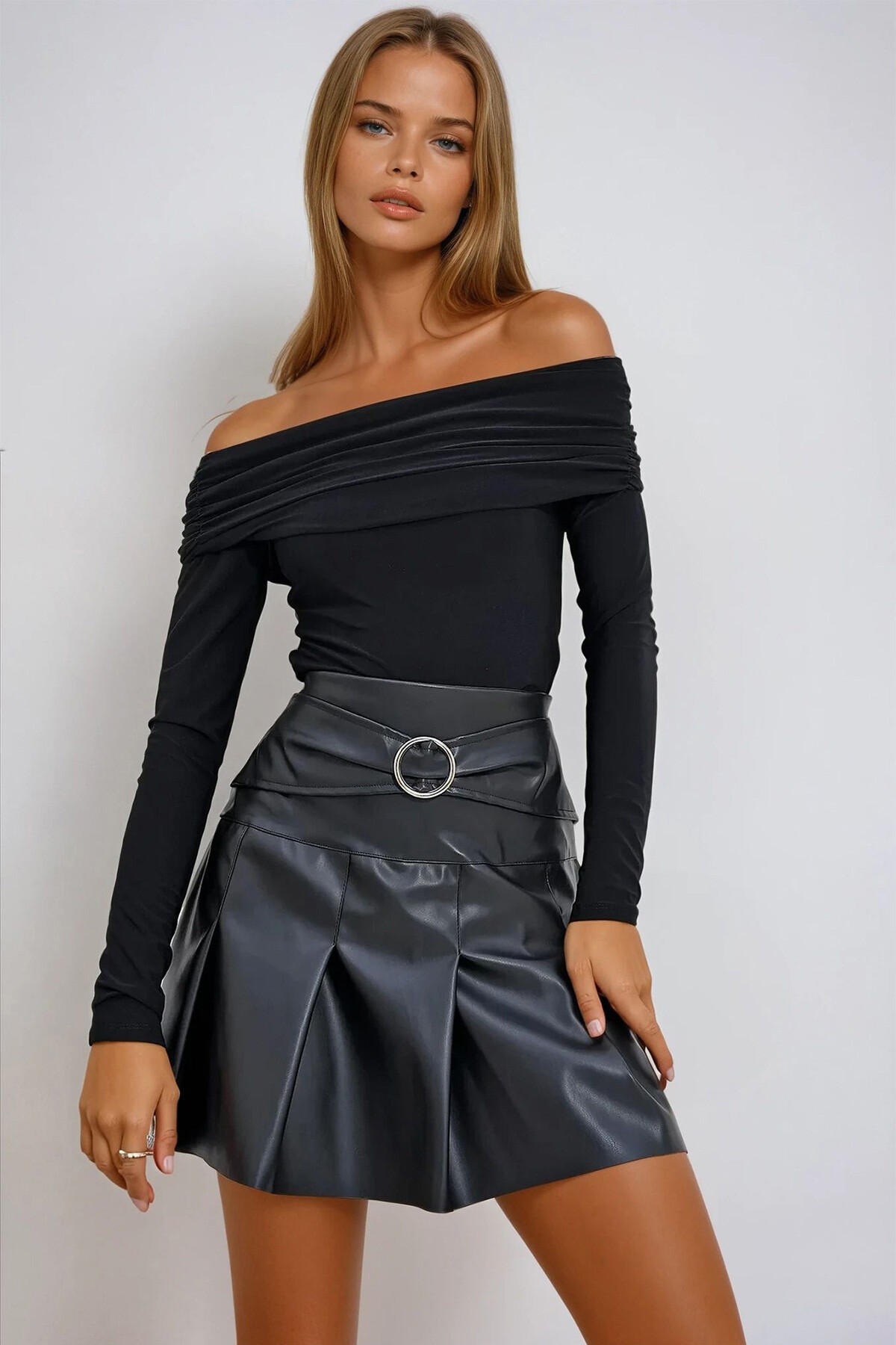 Siyah Madonna Yaka Uzun Kol Bluz