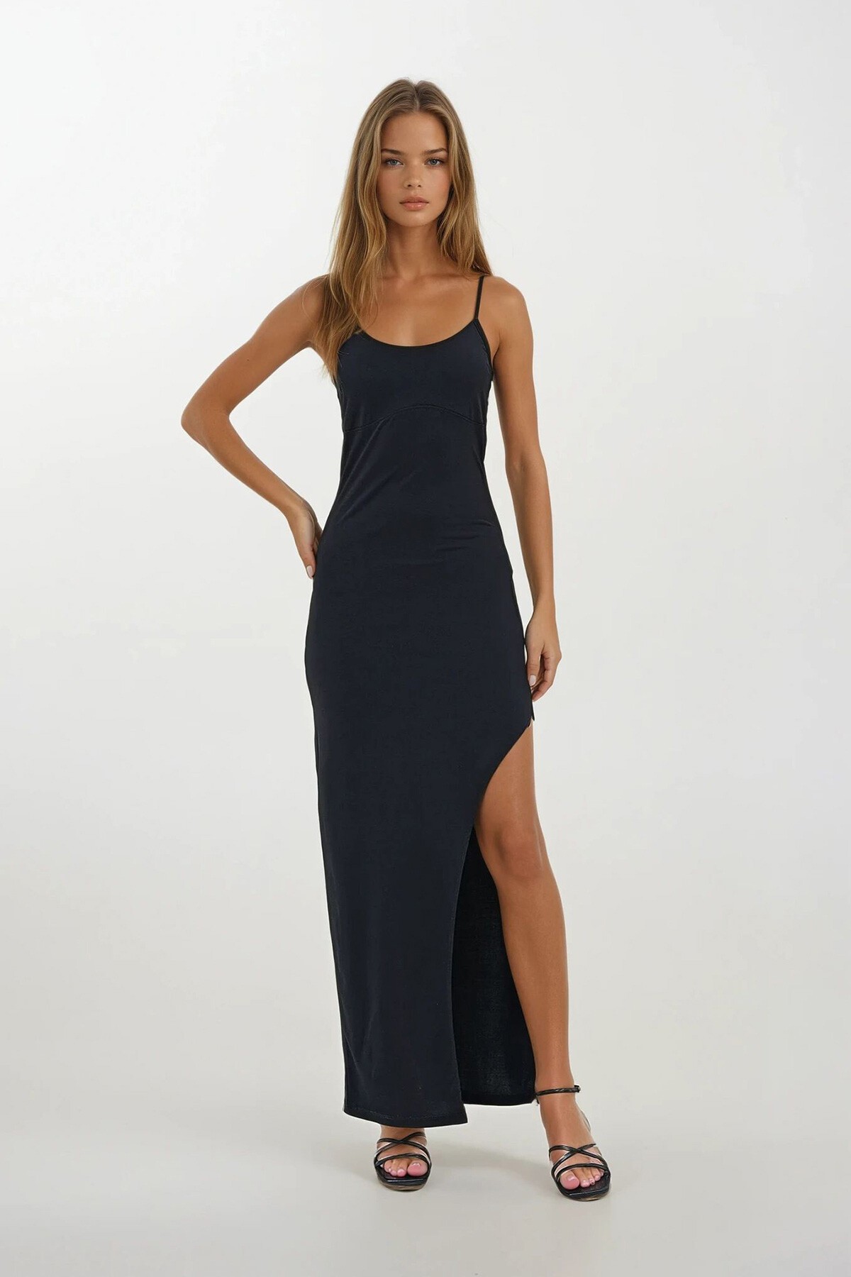 Siyah Nervür Dikişli İp Askılı Yırtmaçlı Uzun Elbise