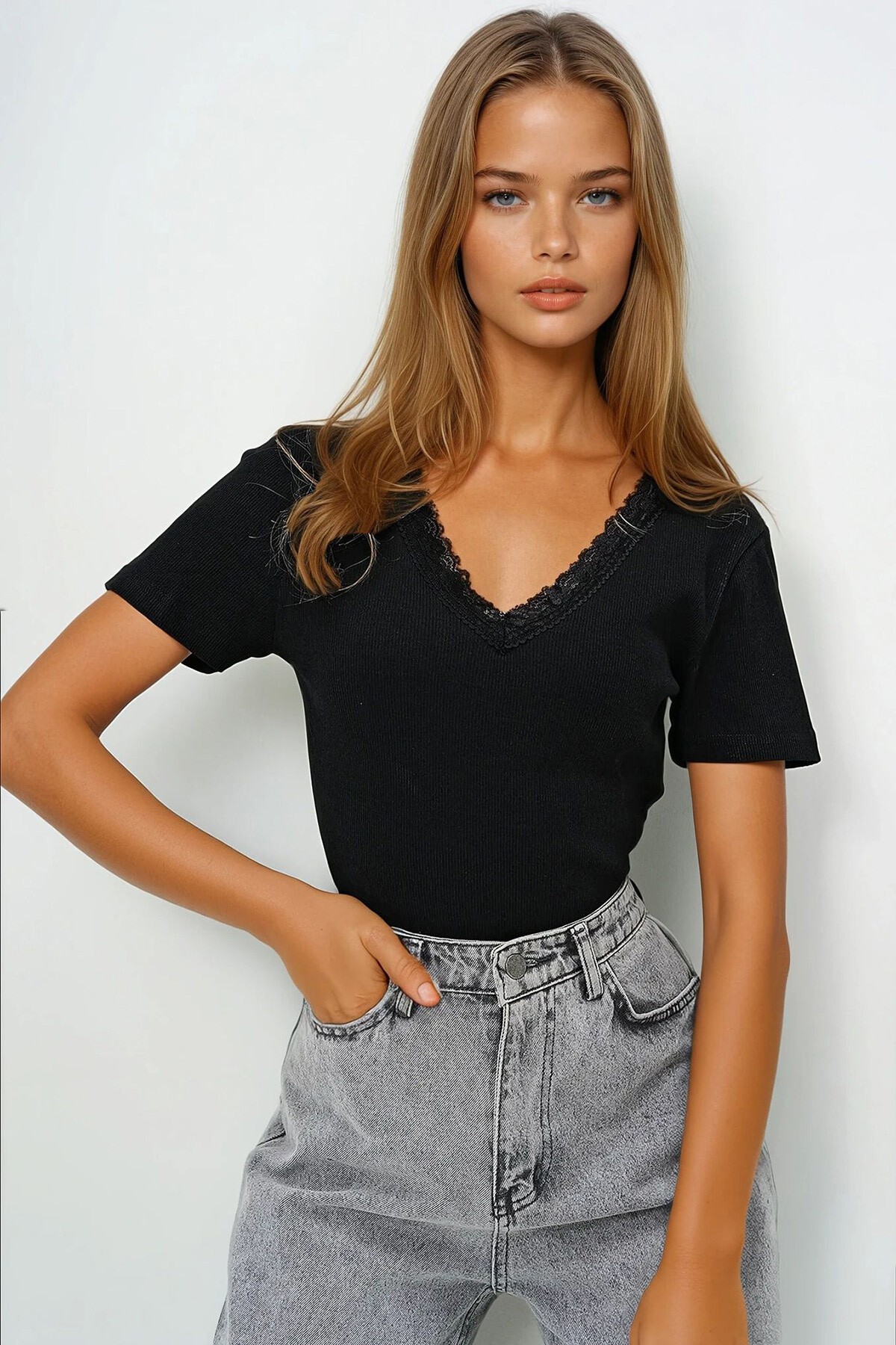 Siyah Ön Arka V Yaka Dantel Detaylı Kısa Kol Bluz