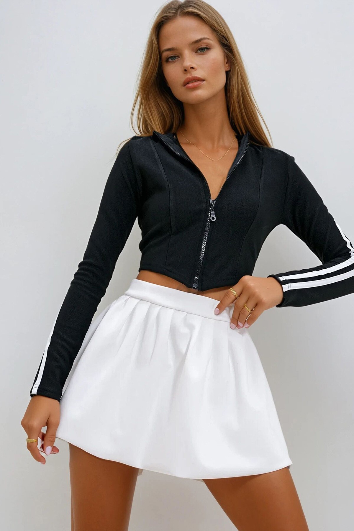 Siyah Önü Fermuarli Şeritli Crop Bluz