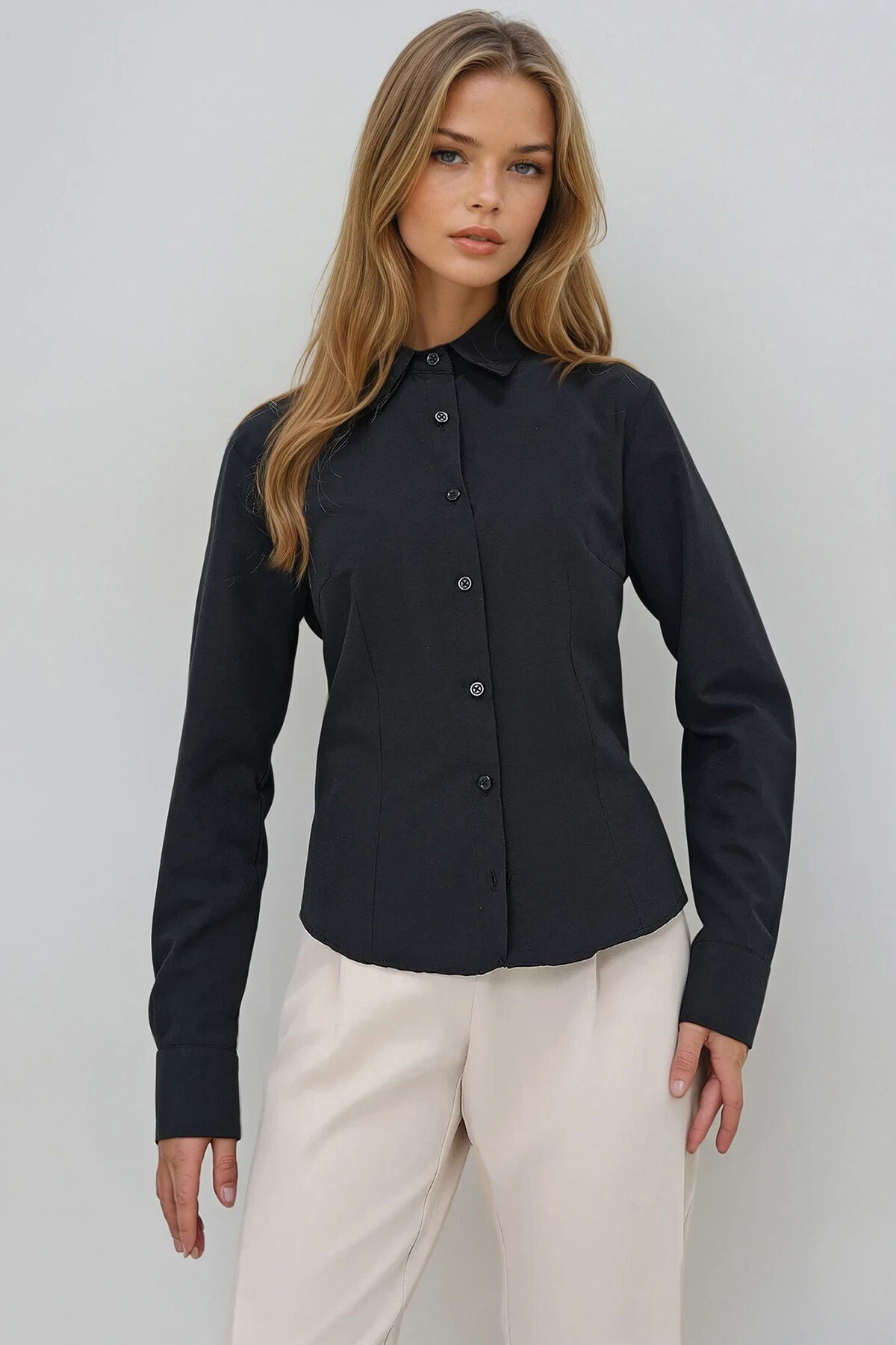 Siyah Önü Ve Arkası Pensli Belden Oturtmalı Poplin Gömlek