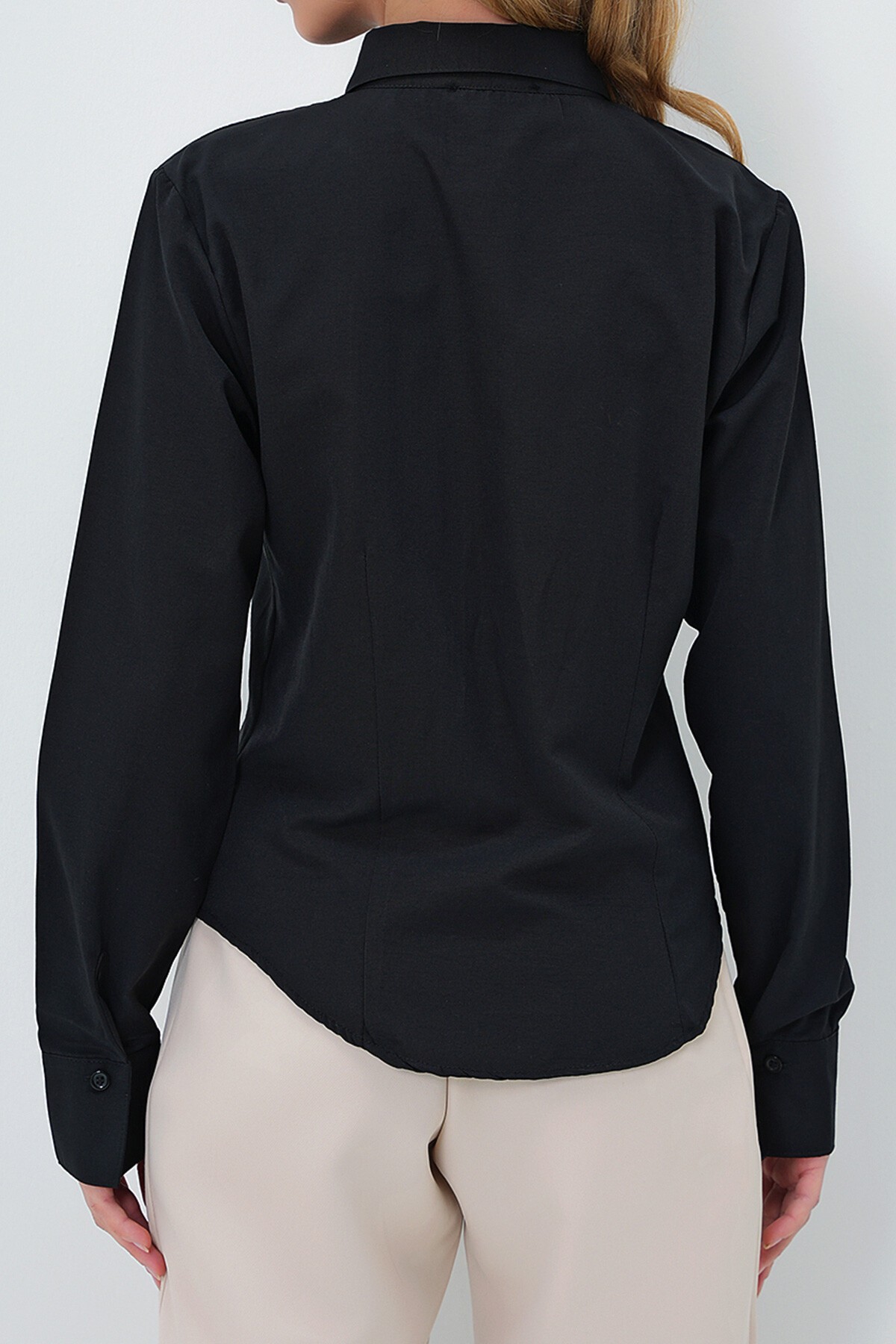 Siyah Önü Ve Arkası Pensli Belden Oturtmalı Poplin Gömlek