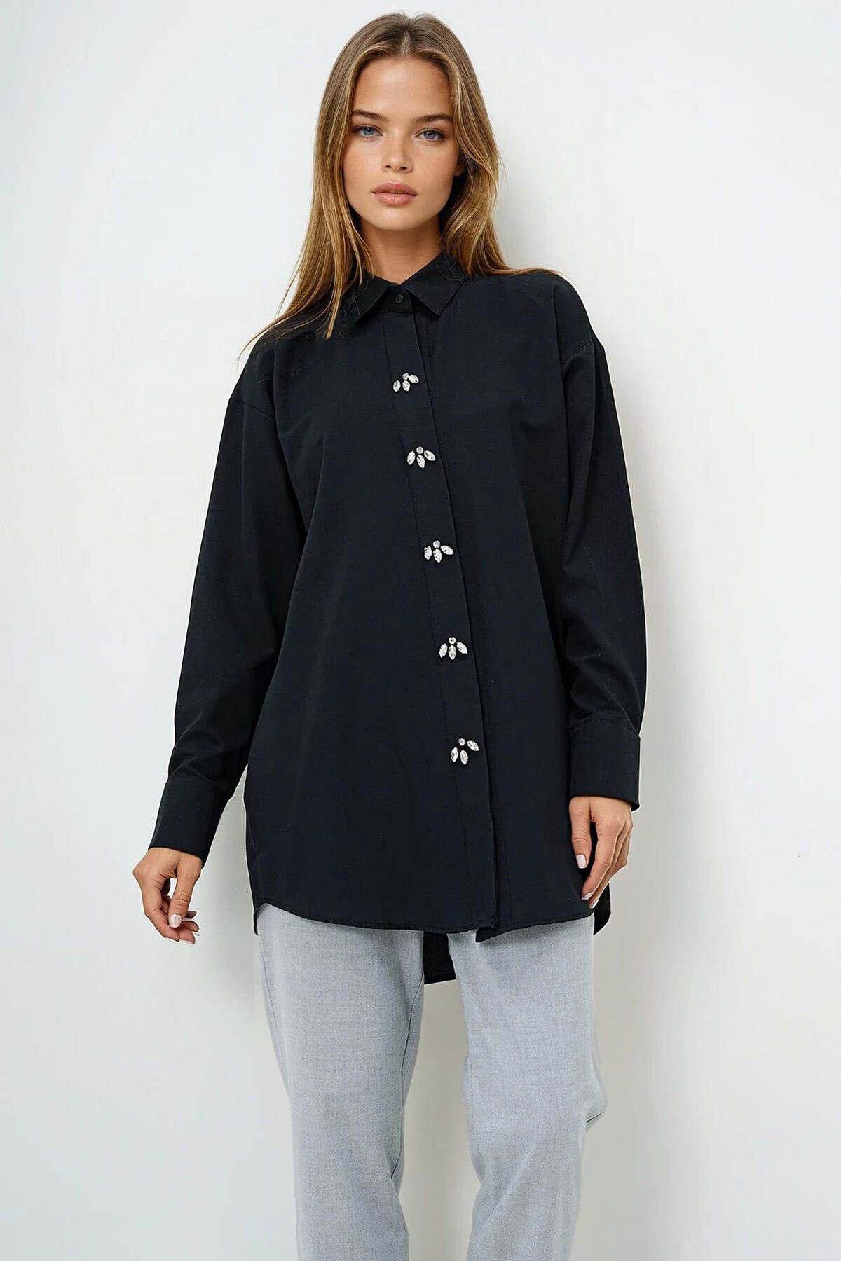 Siyah Taş Düğmeli Oversize Poplin Gömlek