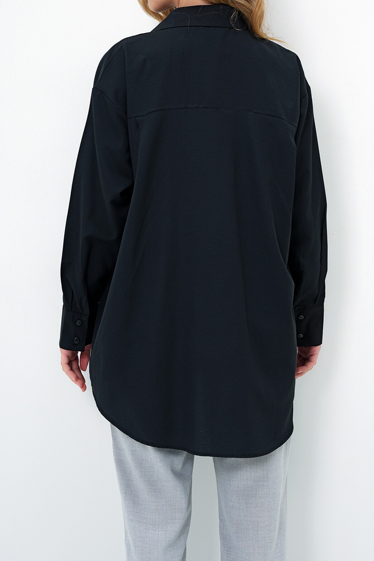 Siyah Taş Düğmeli Oversize Poplin Gömlek