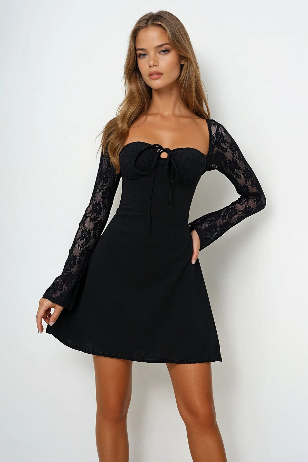 Siyah Tül Detaylı Mini Elbise