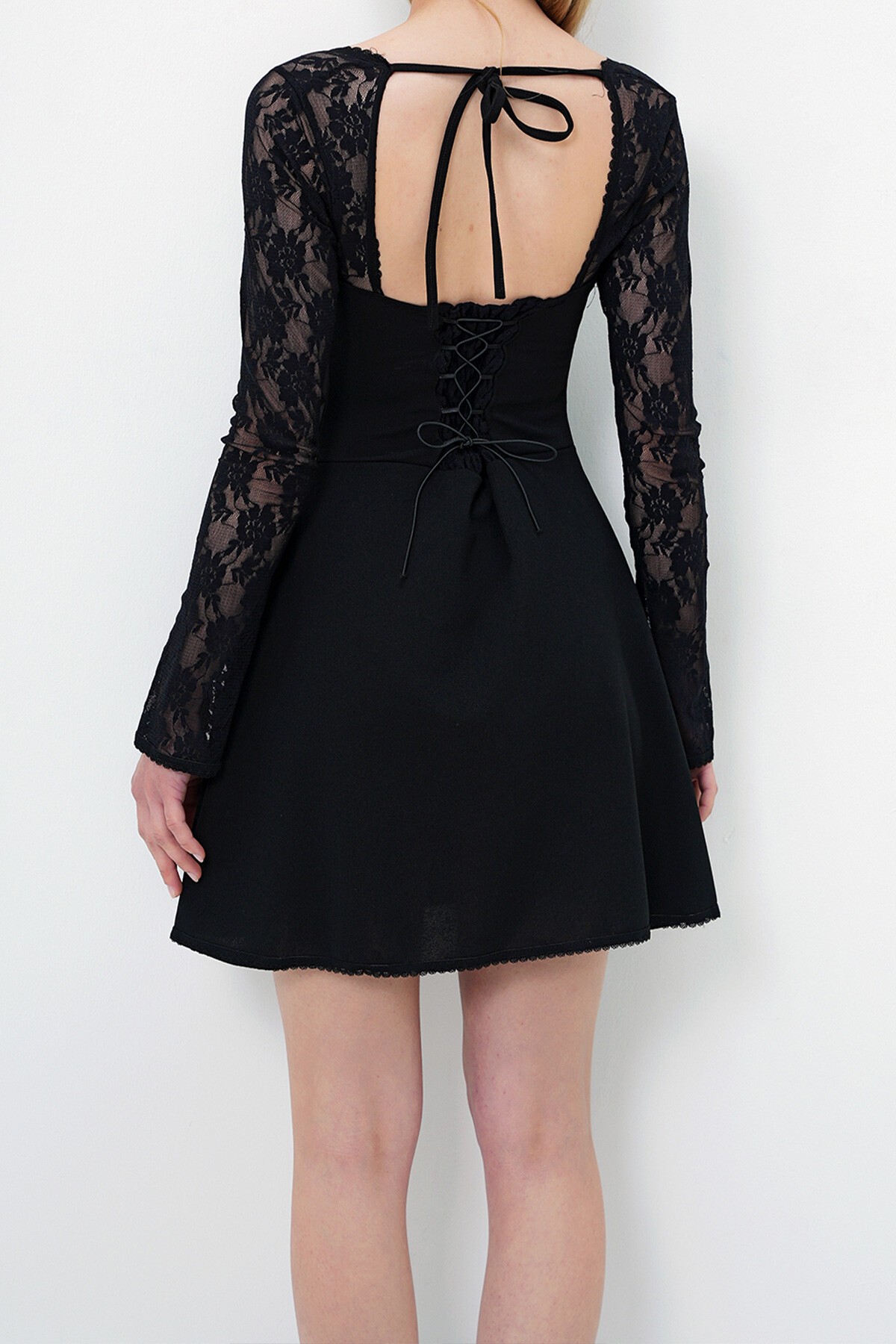 Siyah Tül Detaylı Mini Elbise