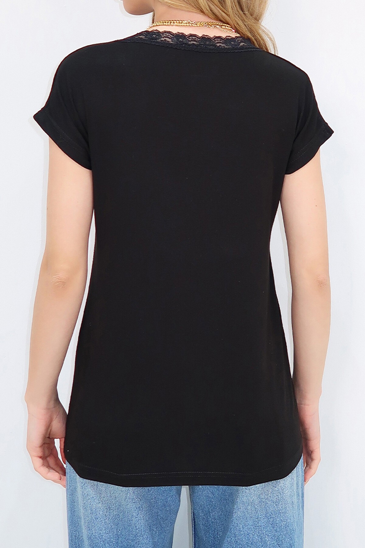 Siyah V Yaka Dantel Detaylı Sıfır Kol T Shırt