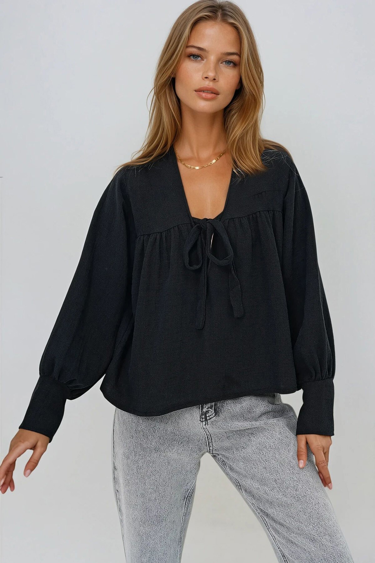 Siyah V Yaka Göğüsten Bağlamalı Büzgülü Yazlık Dokuma Bluz