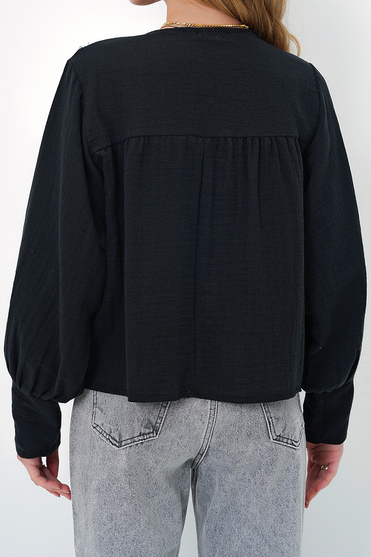 Siyah V Yaka Göğüsten Bağlamalı Büzgülü Yazlık Dokuma Bluz