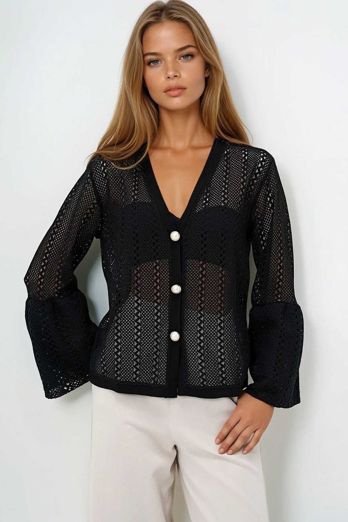 Siyah V Yaka Kolları Volanlı Yazlık Triko Bluz