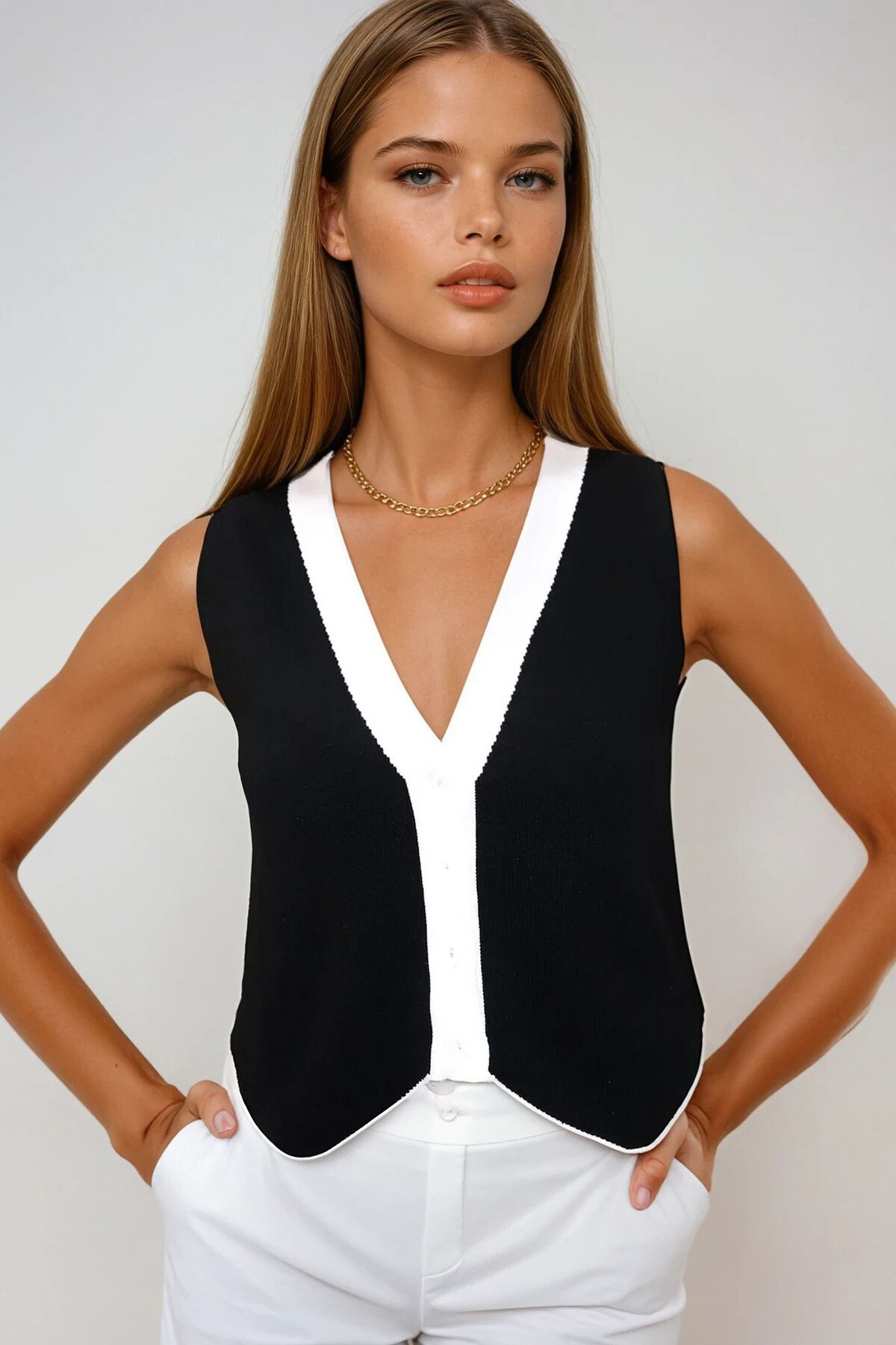 Siyah V Yaka Renk Bloklu Triko Yelek