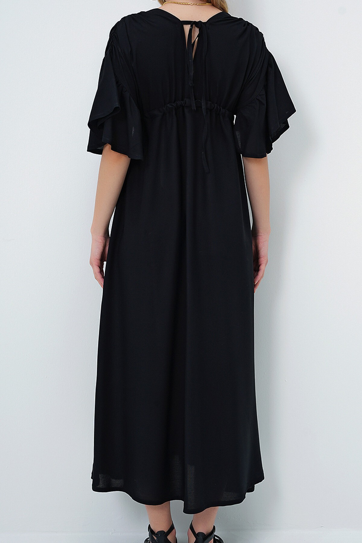 Siyah V Yaka Sırt Dekolteli Bağlama Detaylı Önü Düğmeli Yazlık Poplin Elbise