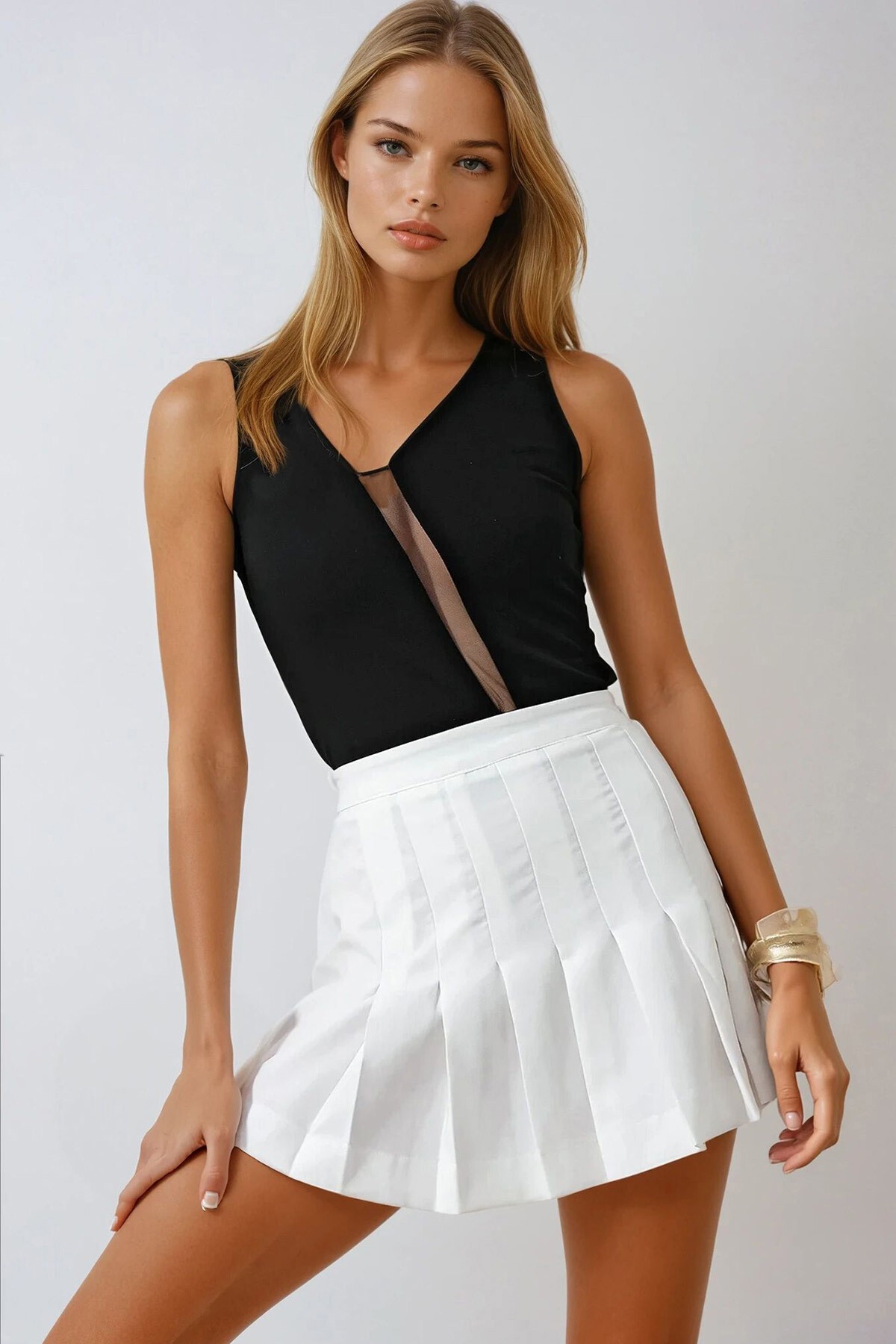 Siyah V Yaka Tül Detaylı Kolsuz Örme Crep Örme Bluz