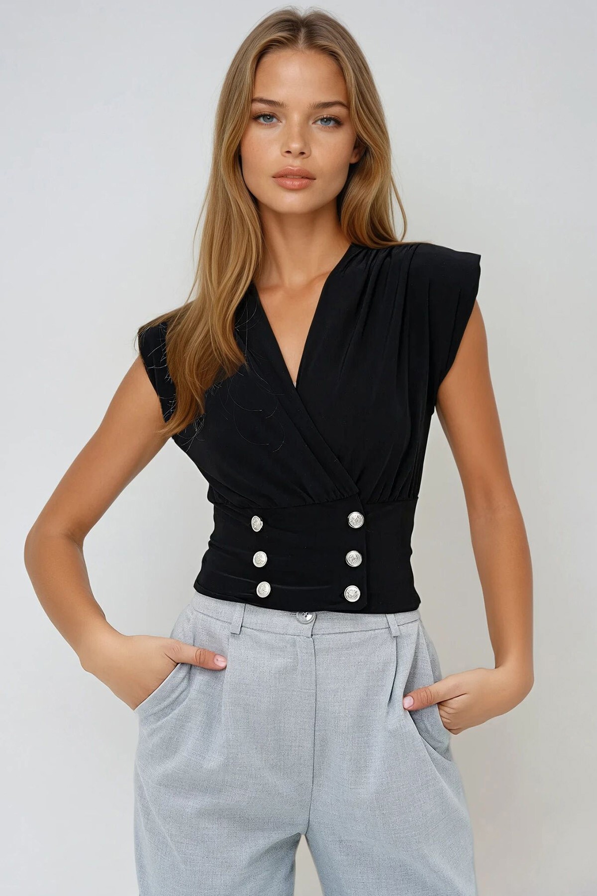 Siyah Vatkalı Kruvaze Yaka Düğme Detaylı Sandy Bluz