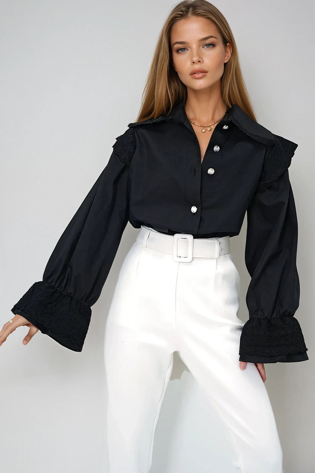 Siyah Yakası Fisto İşlemeli Balon Kol Nakışlı Poplin Gömlek