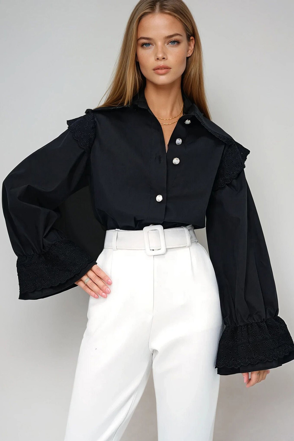 Siyah Yakası Fisto İşlemeli Balon Kol Nakışlı Poplin Gömlek
