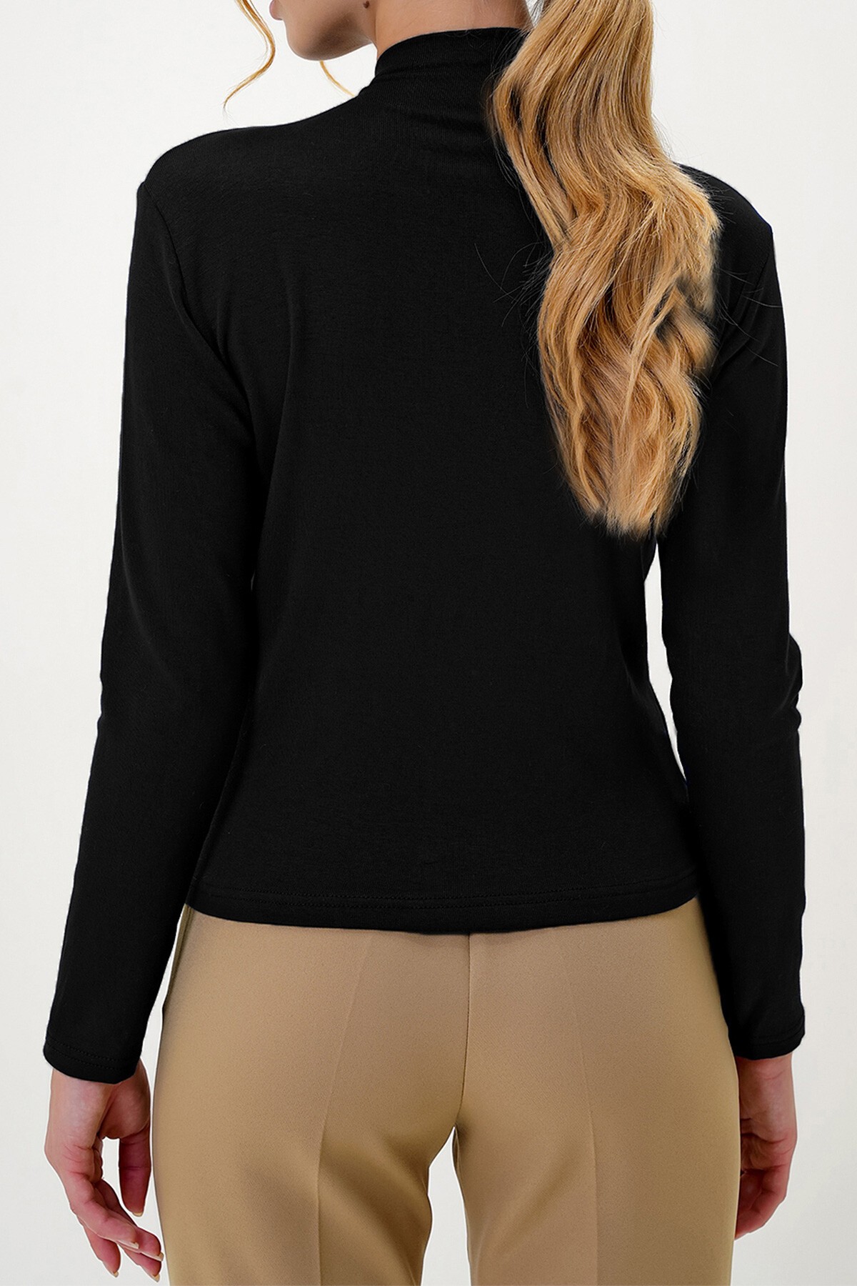Siyah Yarım Balıkçı Yaka Modal Bluz